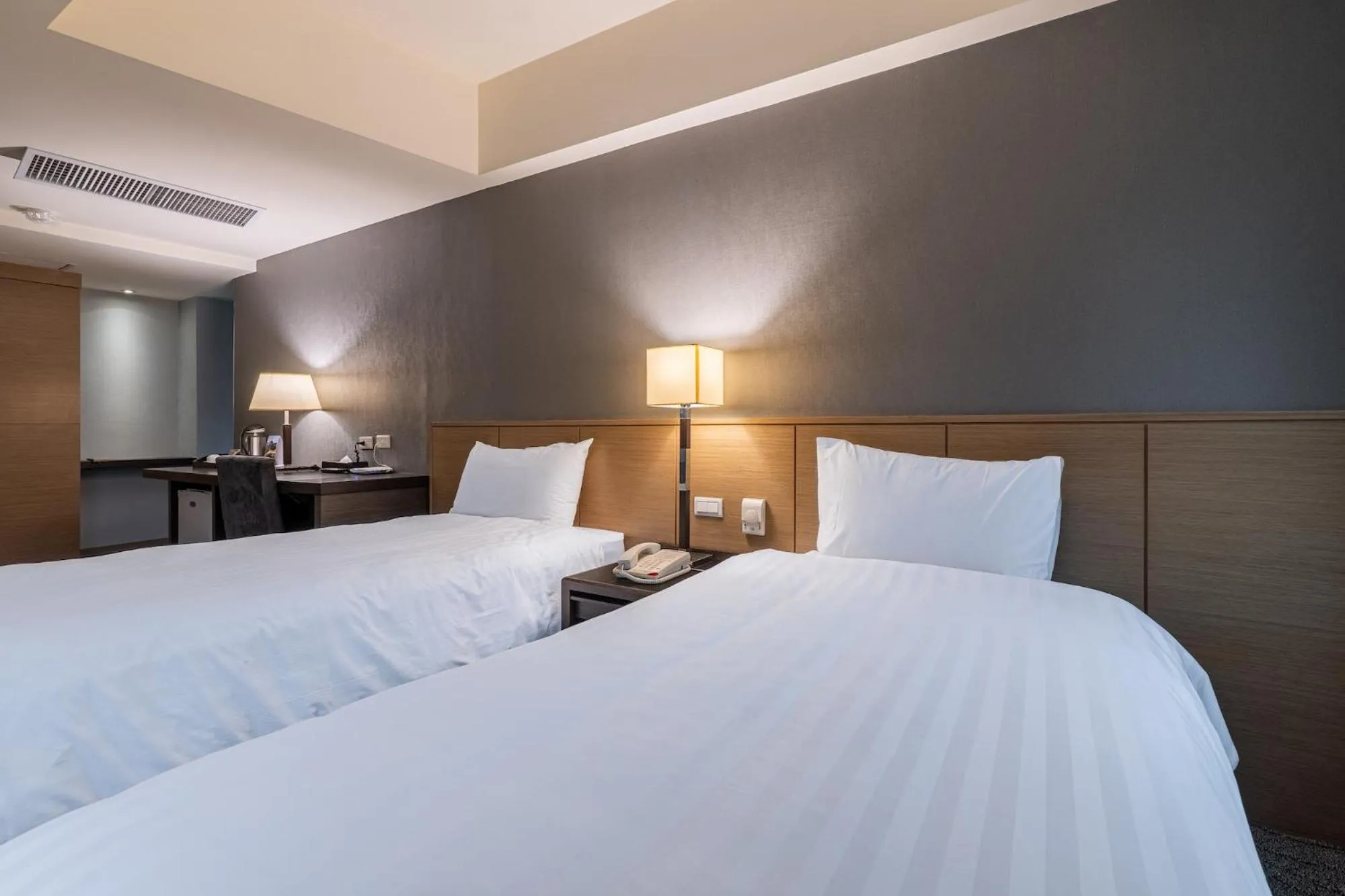 bunk bed, Bed in Guide Hotel Taipei Chongqing