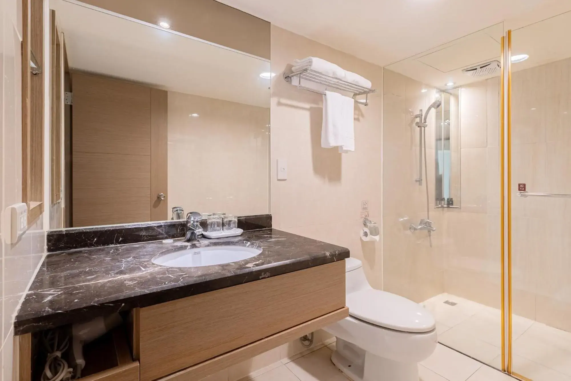 Standard Double Room without Window in Guide Hotel Taipei Chongqing Standard Double Room without Window in Guide Hotel Taipei Chongqing