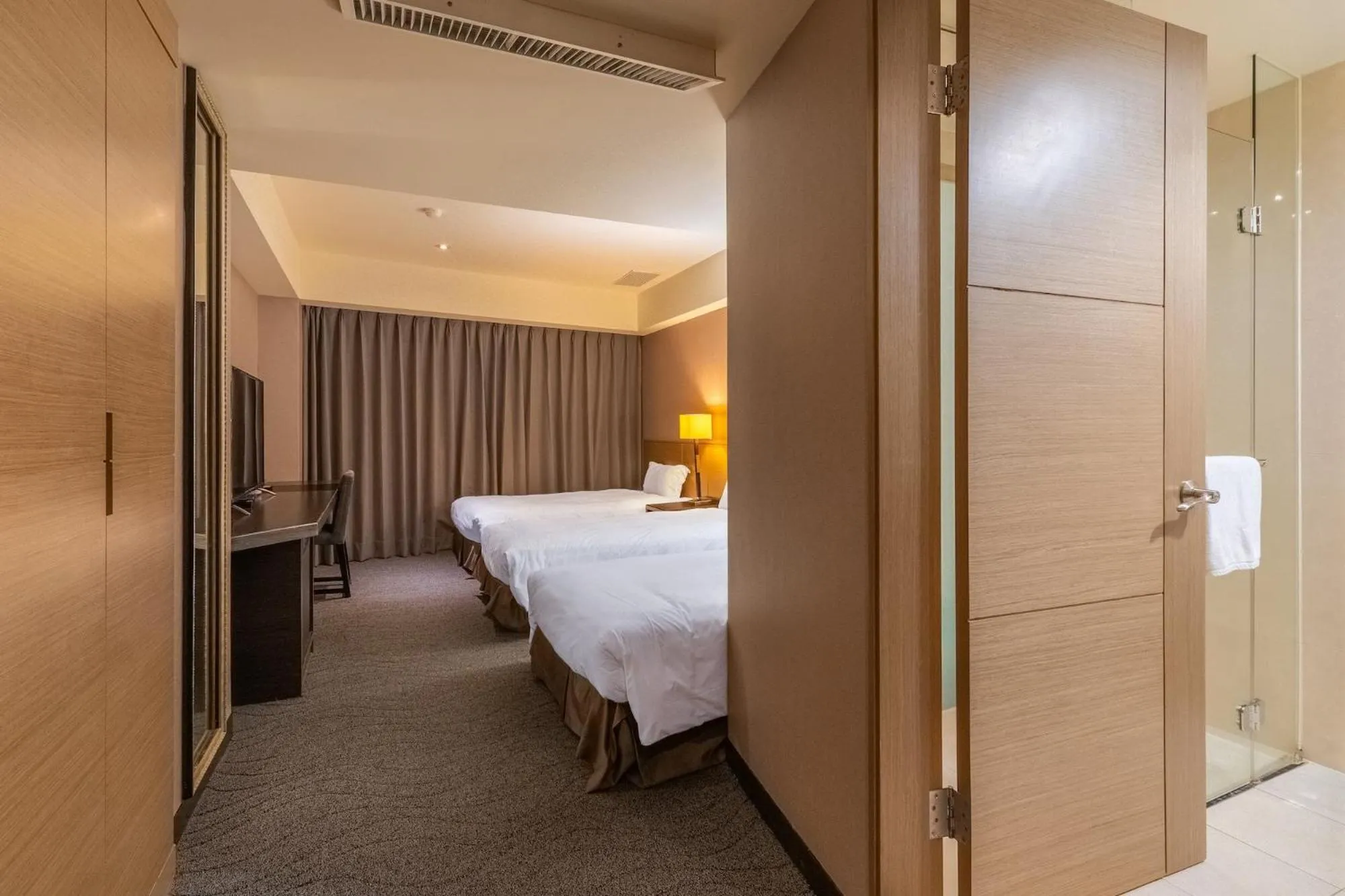 bunk bed, Bed in Guide Hotel Taipei Chongqing