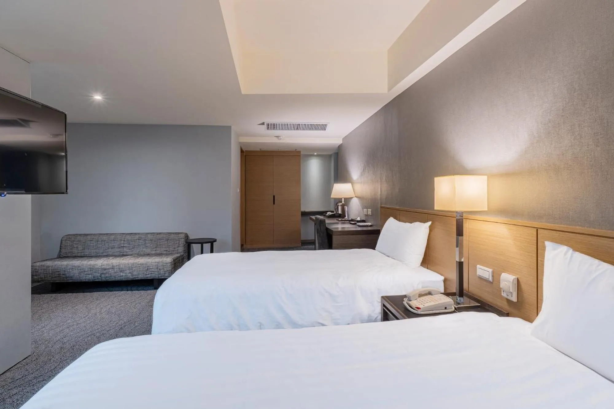 bunk bed, Bed in Guide Hotel Taipei Chongqing