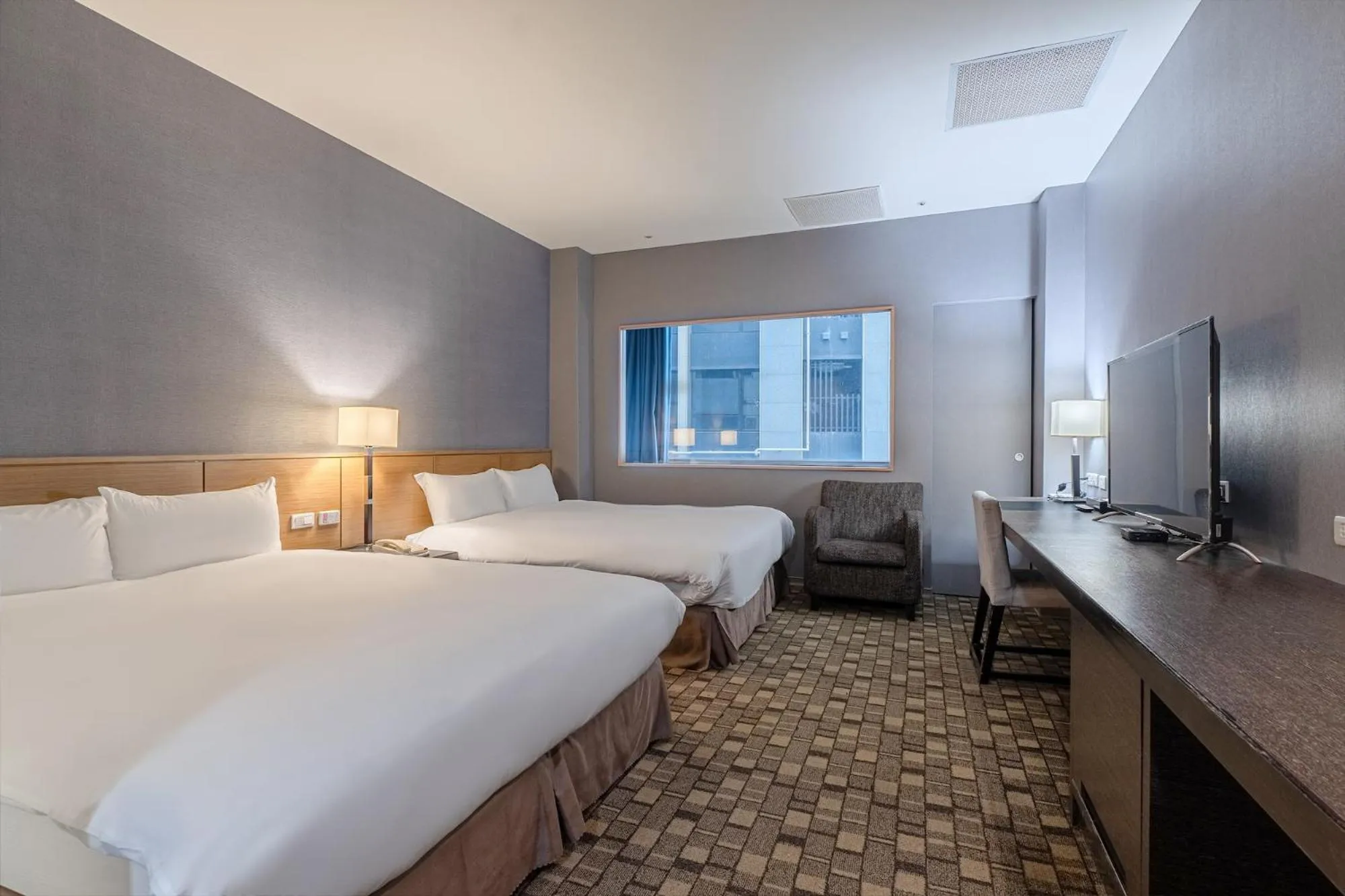 Photo of the whole room, Bed in Guide Hotel Taipei Chongqing