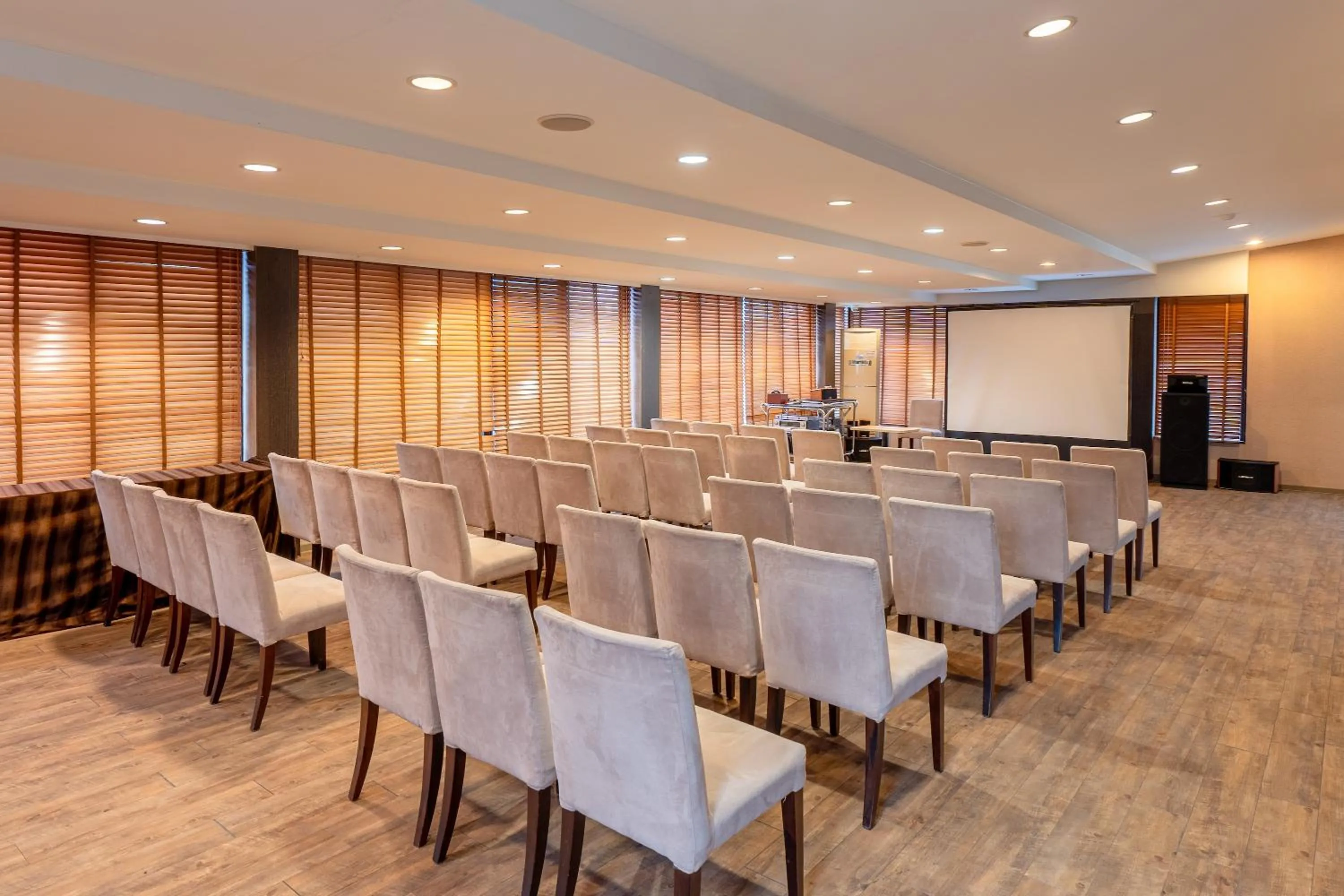 Meeting/conference room in Guide Hotel Taipei Chongqing