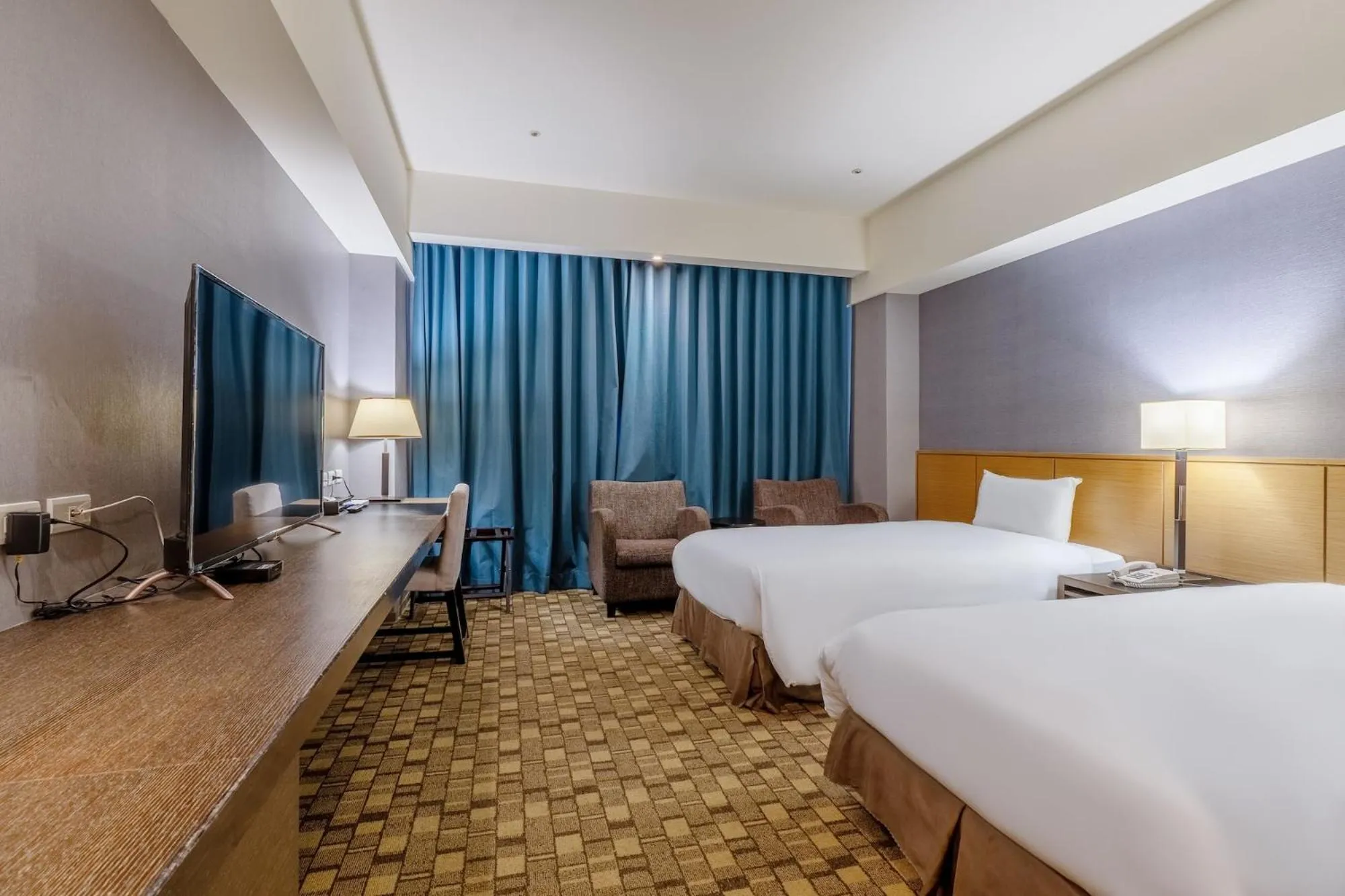 Photo of the whole room, Bed in Guide Hotel Taipei Chongqing