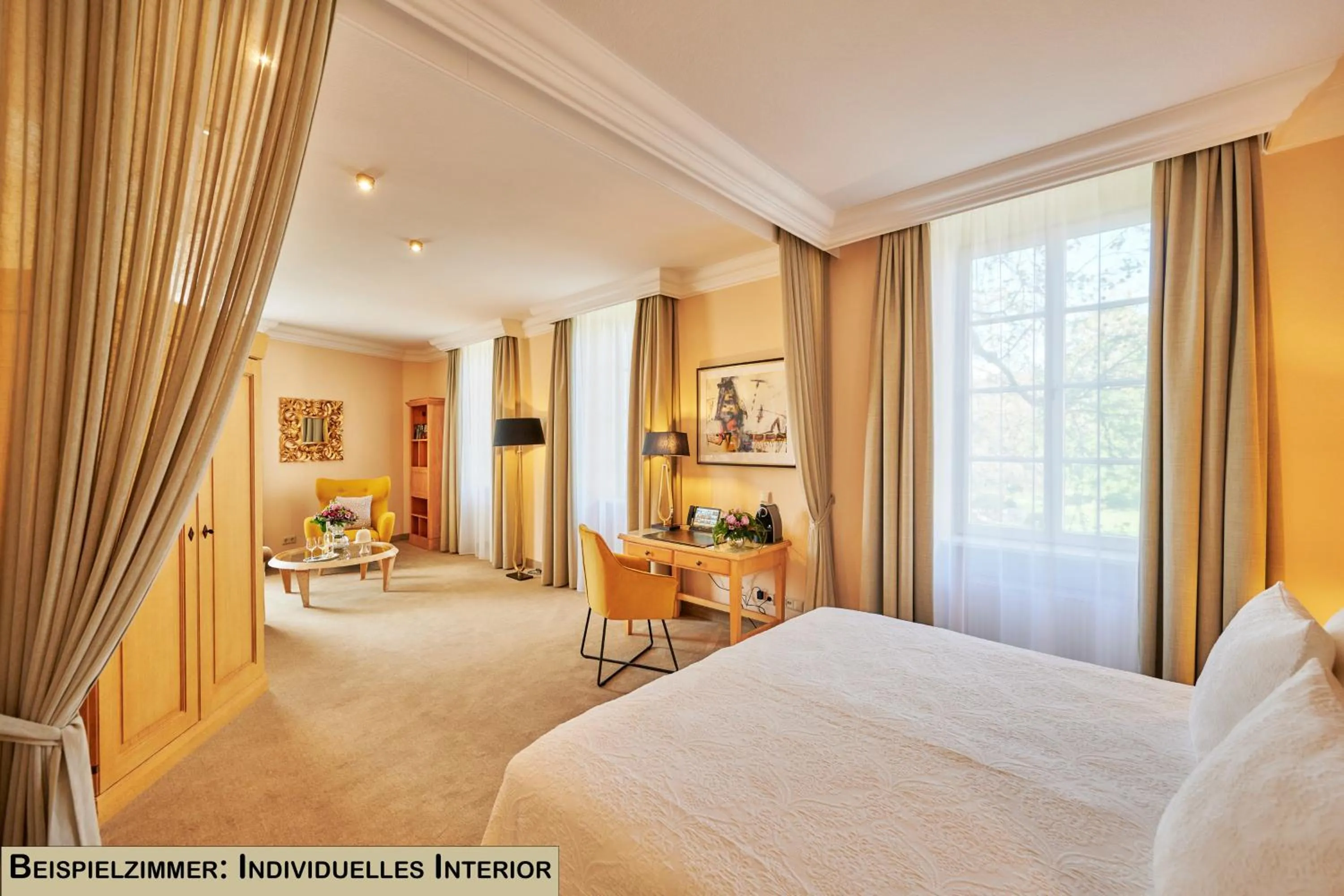 Photo of the whole room, Bed in Weinromantikhotel Richtershof