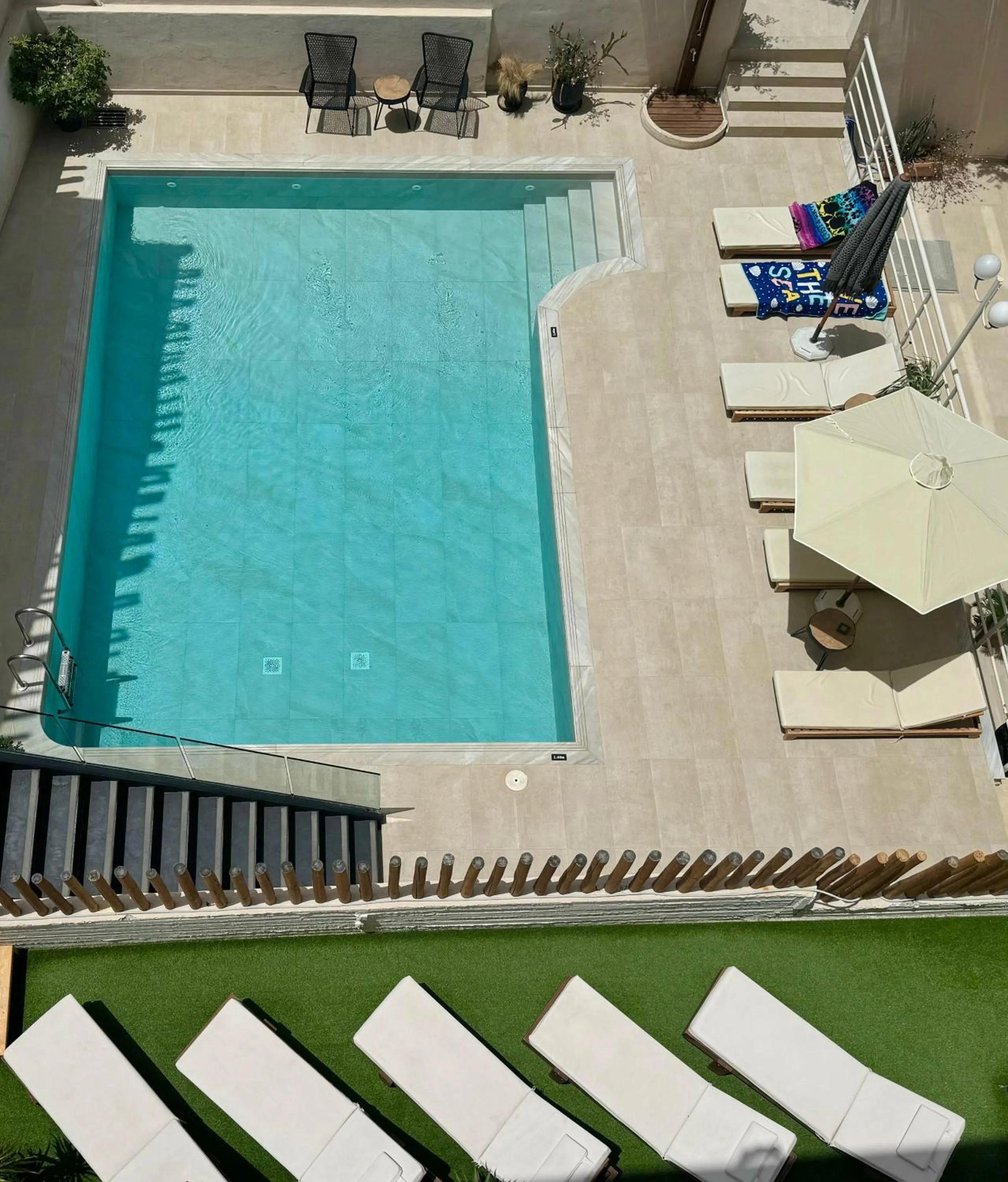 Swimming pool in Floral Hotel