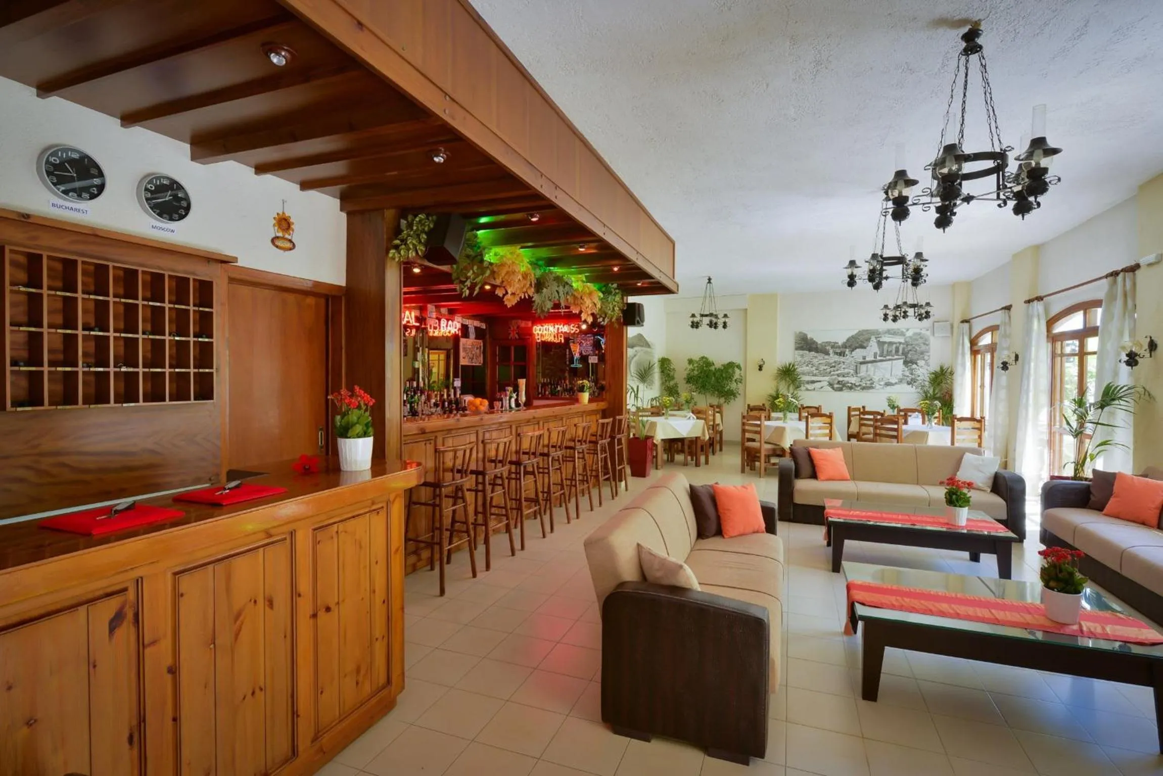 Communal lounge/ TV room in Floral Hotel