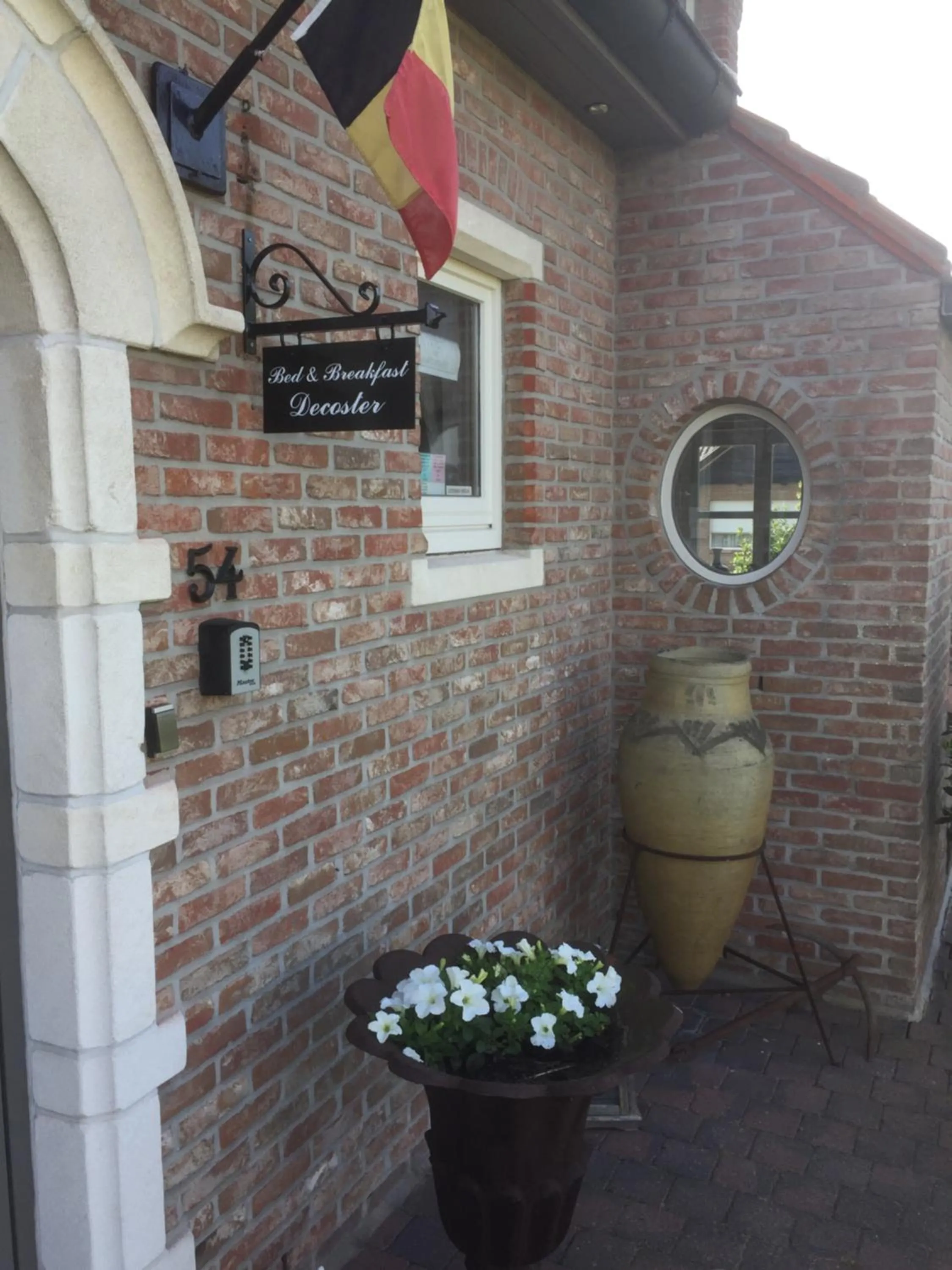 Facade/entrance in B&B Decoster
