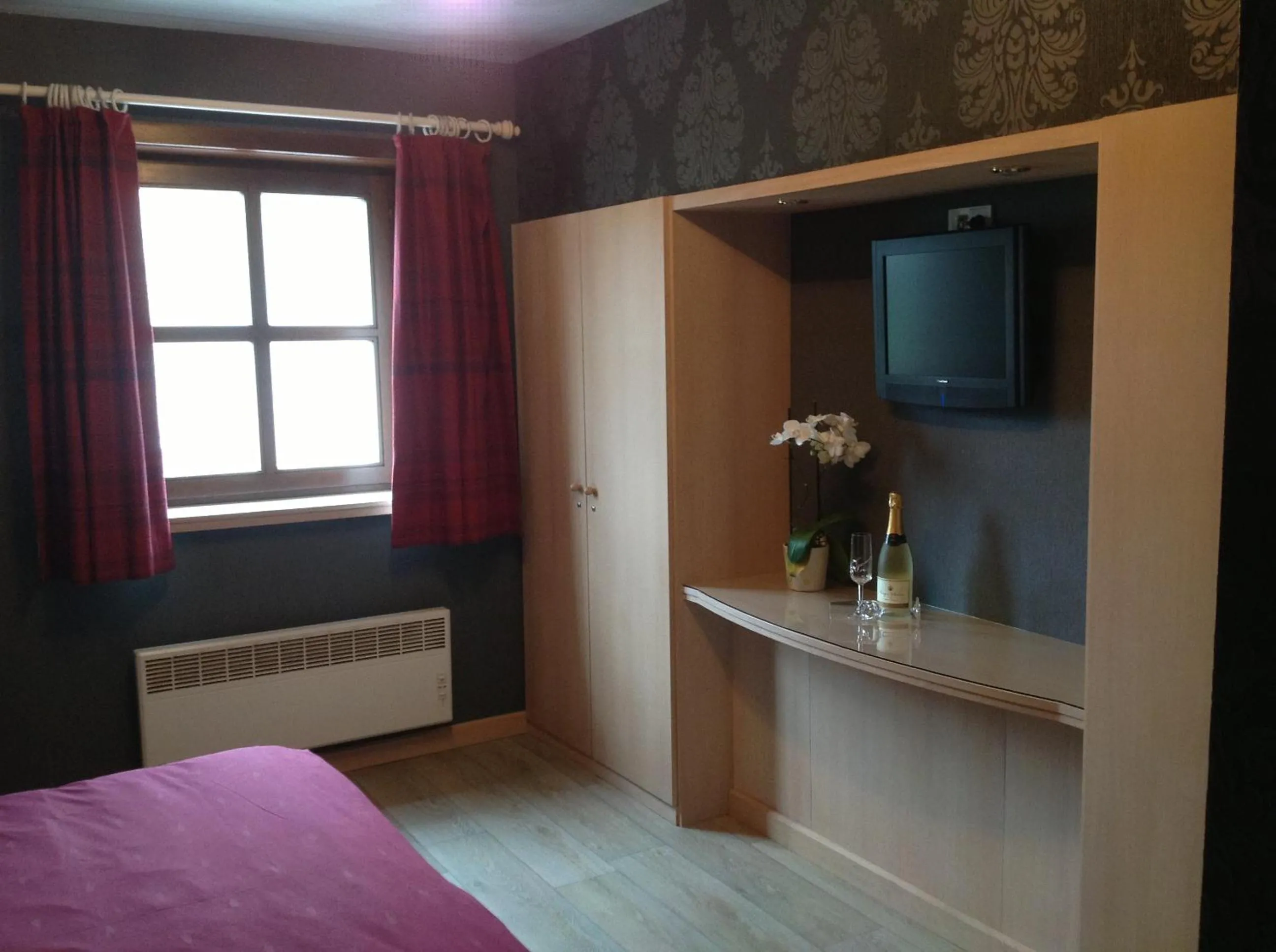 Photo of the whole room, Bed in B&B Decoster