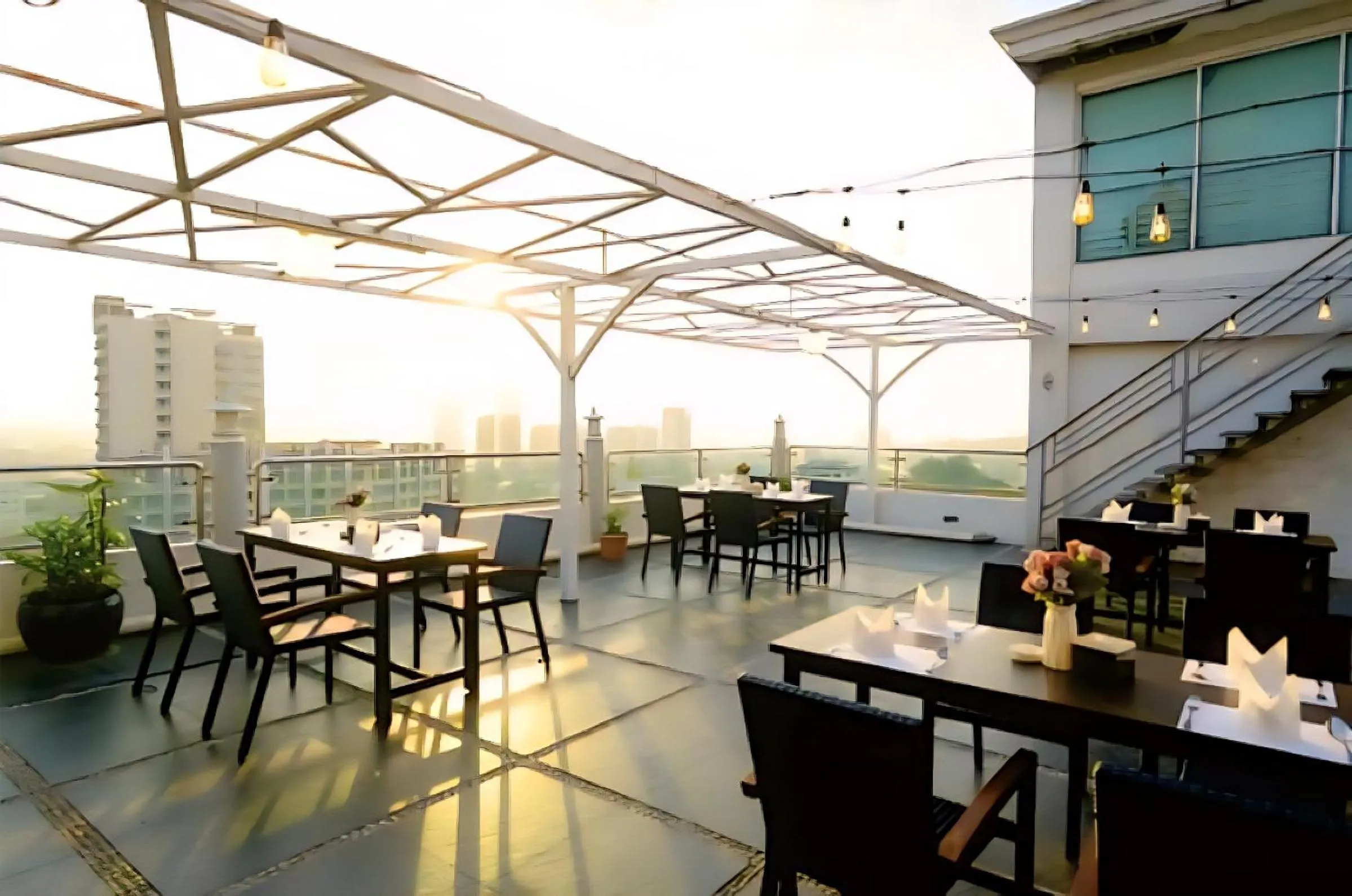 Restaurant/places to eat in King's Hotel Nagoya Batam