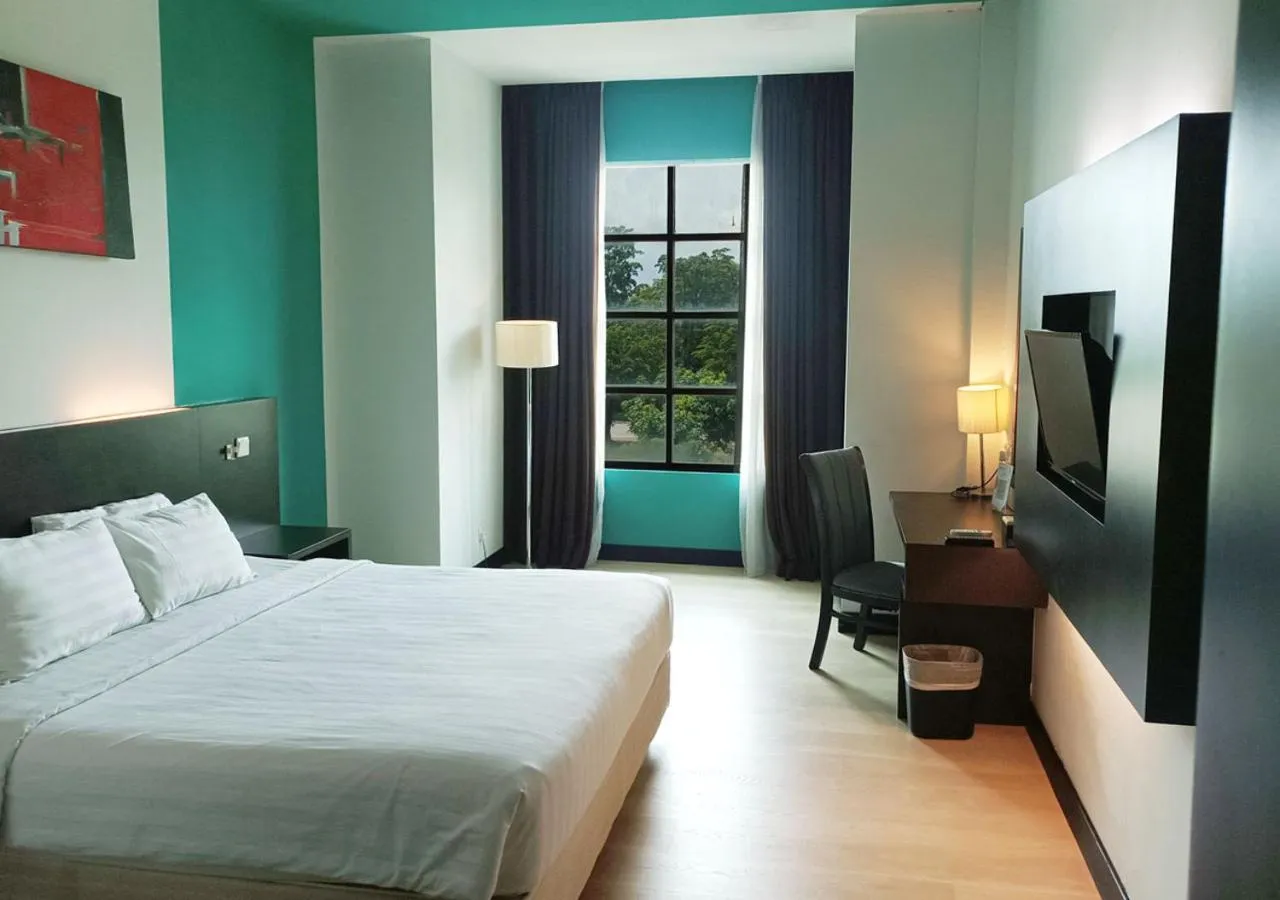 Bed in King's Hotel Nagoya Batam