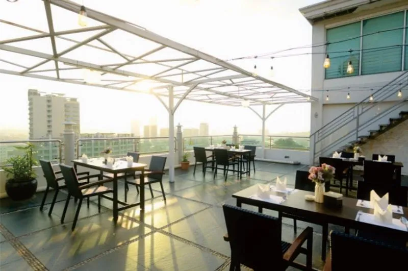 Restaurant/places to eat in King's Hotel Nagoya Batam