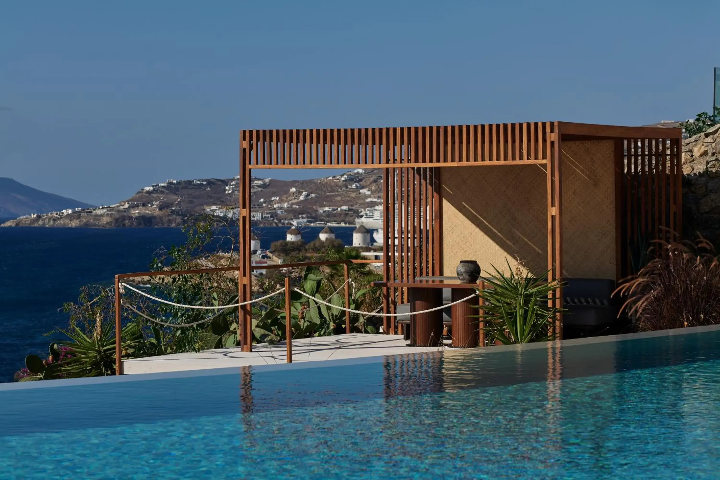 Swimming pool in Mykonos Earth Suites Swimming pool in Mykonos Earth Suites