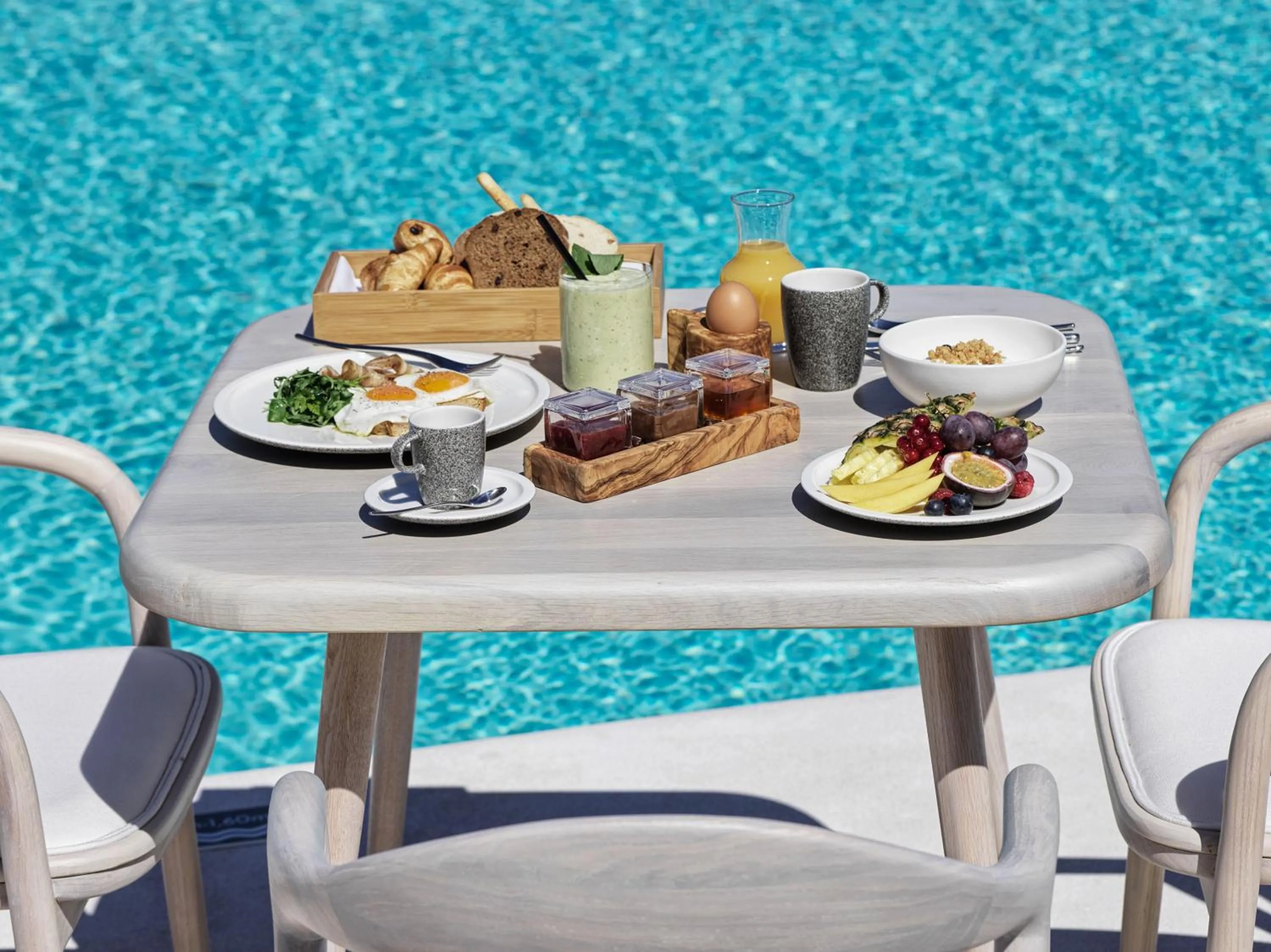 Restaurant/places to eat in Mykonos Earth Suites