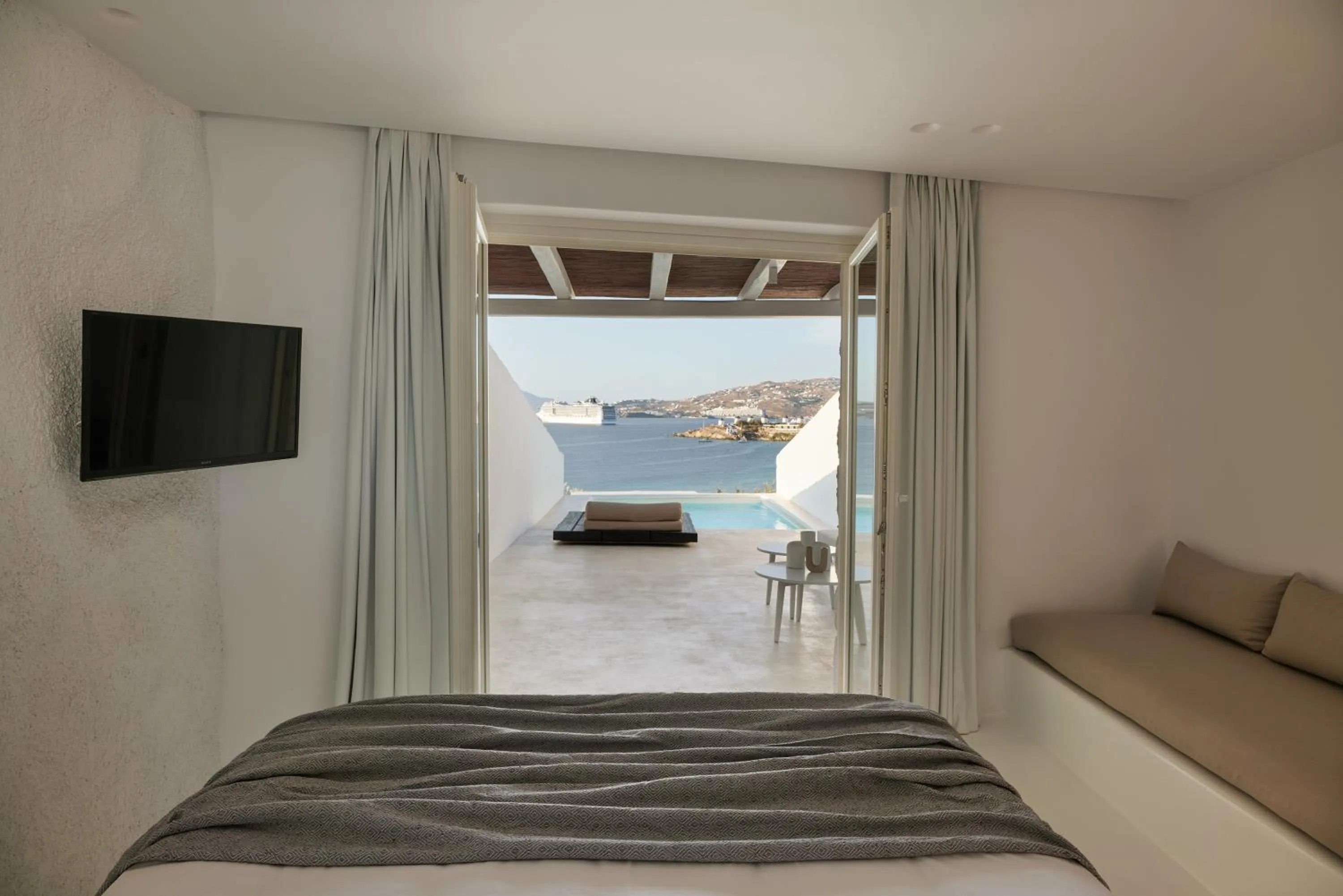 Bedroom, Bed in Mykonos Earth Suites