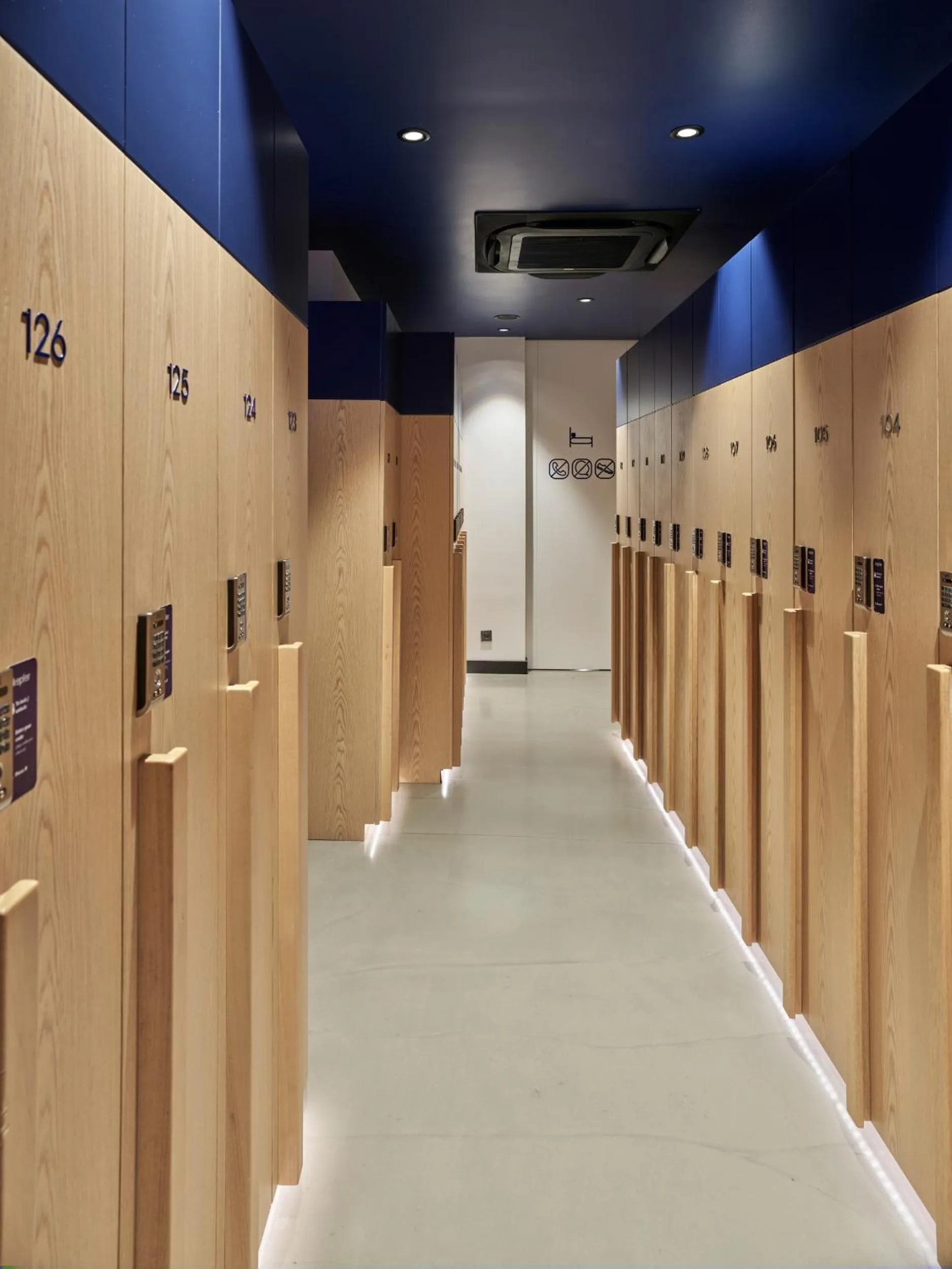 microwave in Kepler Club Sabiha Gökçen Airport - International Transit Area