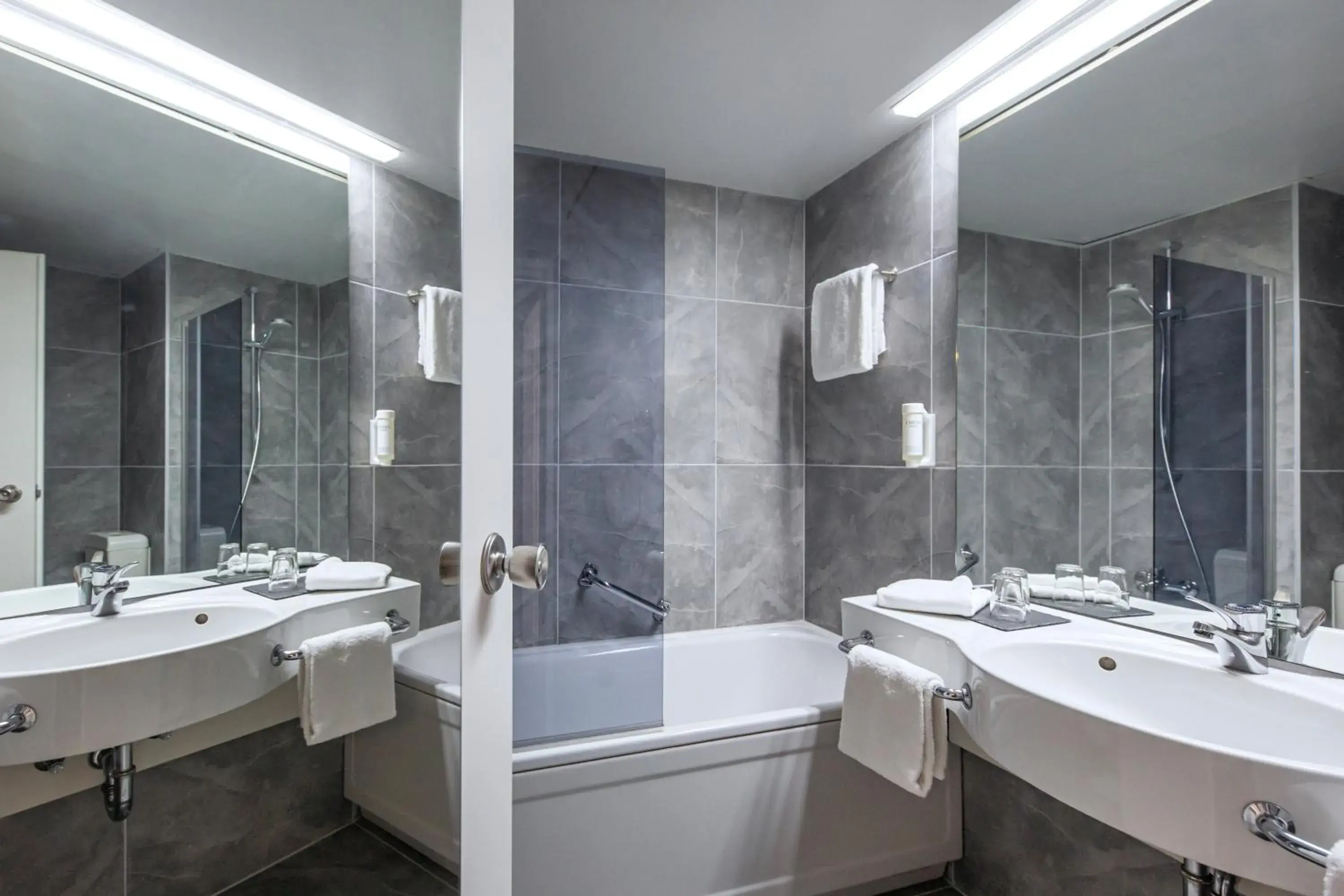 Bathroom in ACHAT Hotel Monschau Bathroom in ACHAT Hotel Monschau