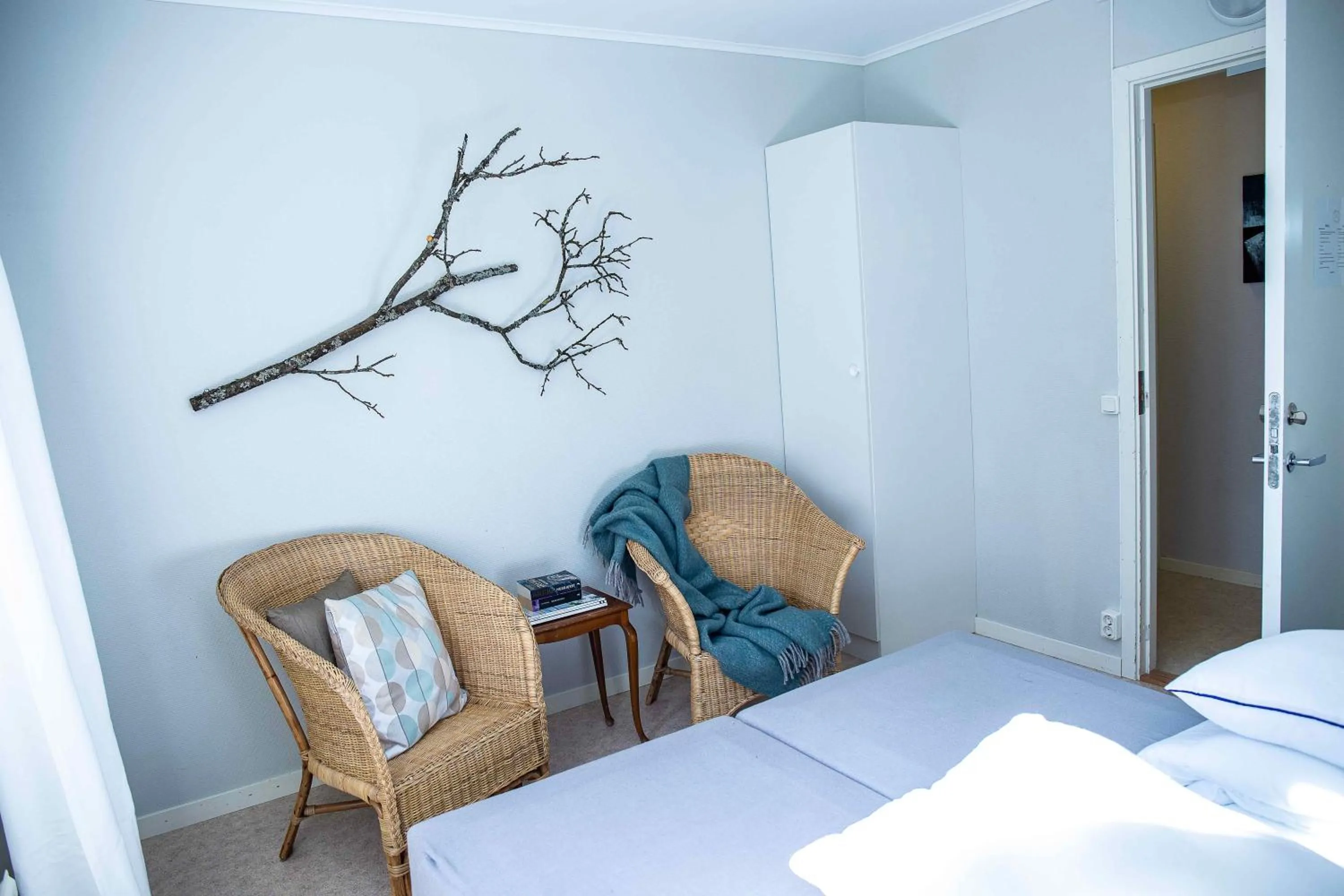 Seating area, Bed in Hunnebostrands vandrarhem Gammelgården