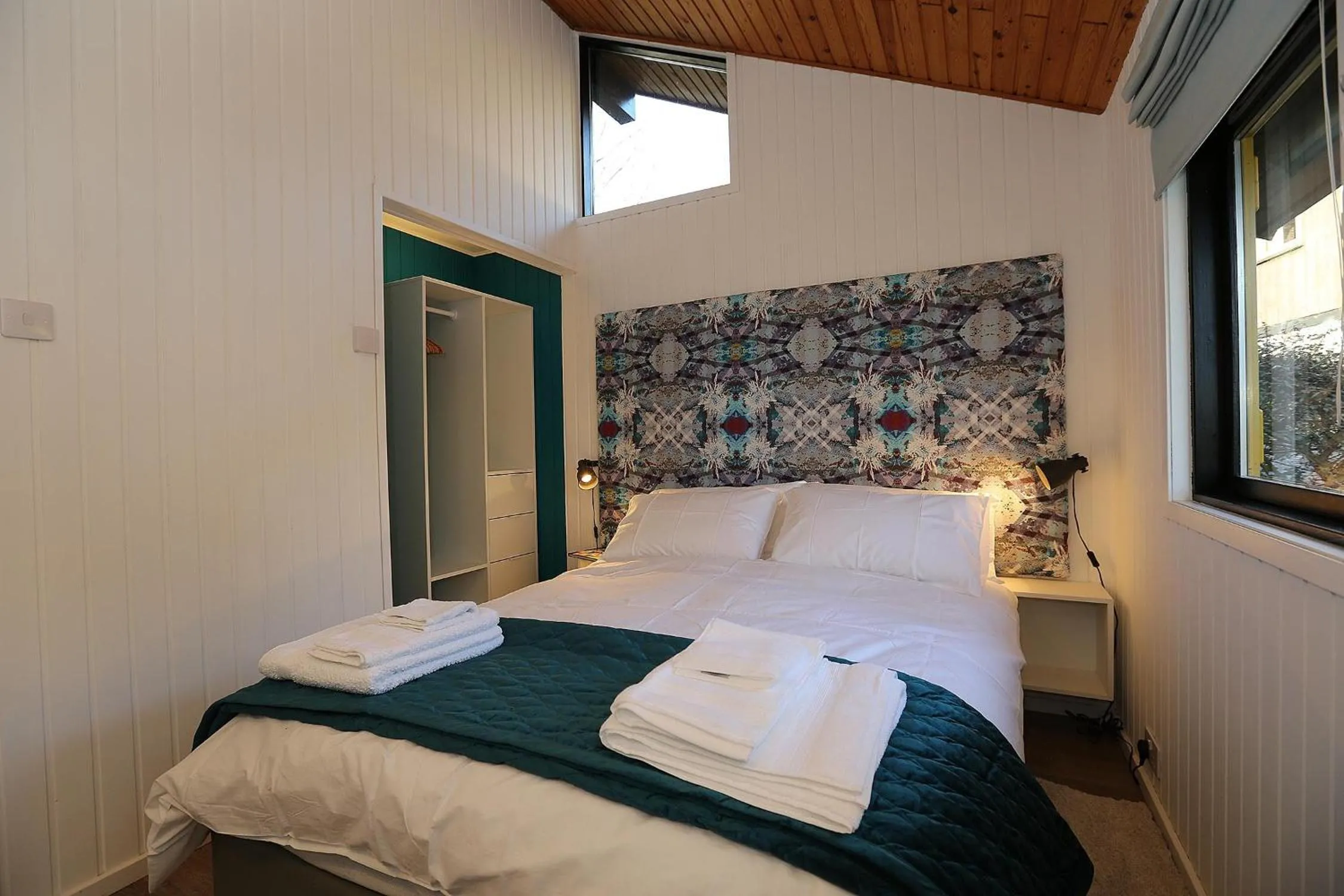 Cosy Modern Nordic Lodge w/ Loch View & Log Burner