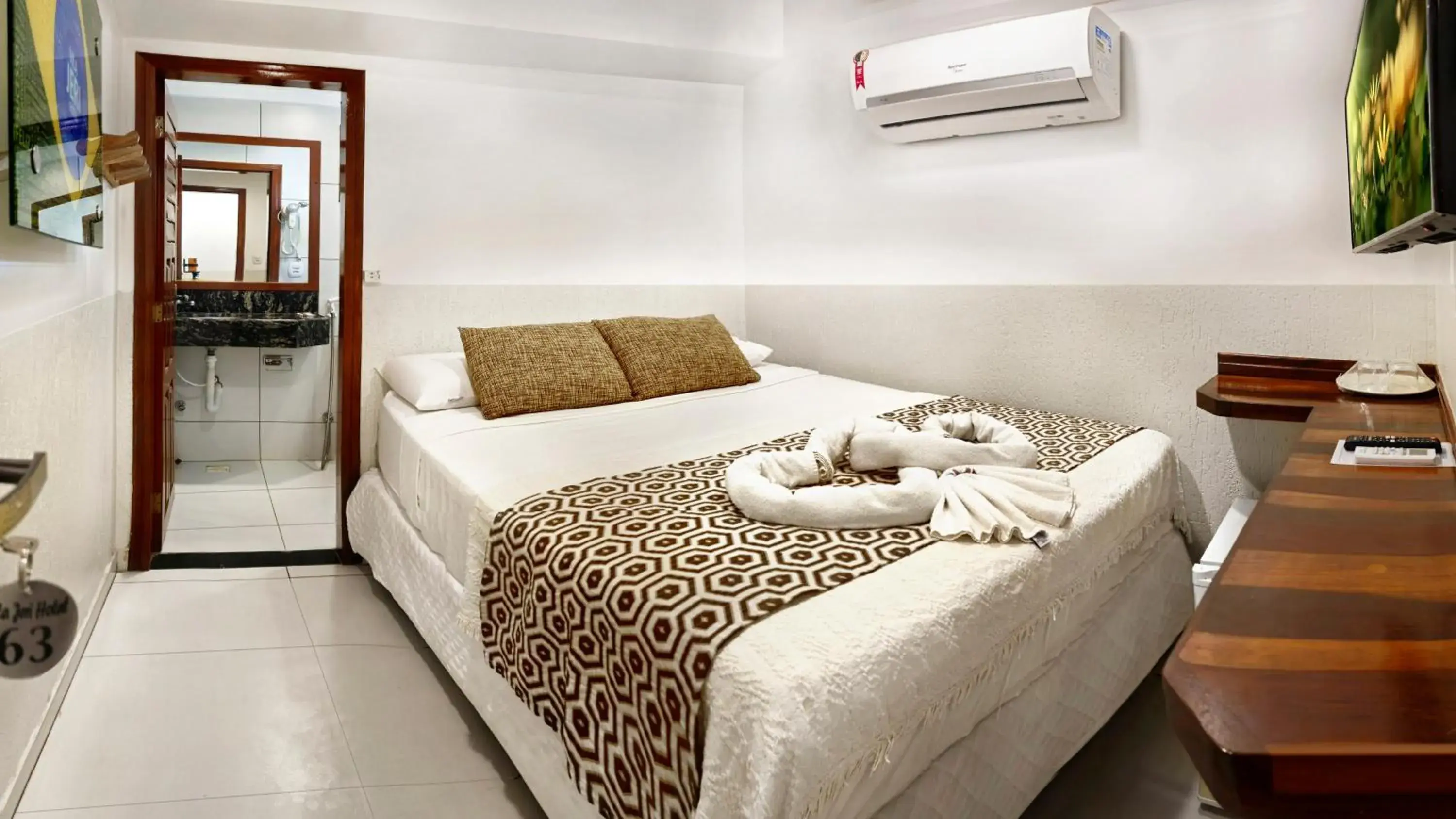 Budget Double Room in Vila Jeri Hotel Budget Double Room in Vila Jeri Hotel