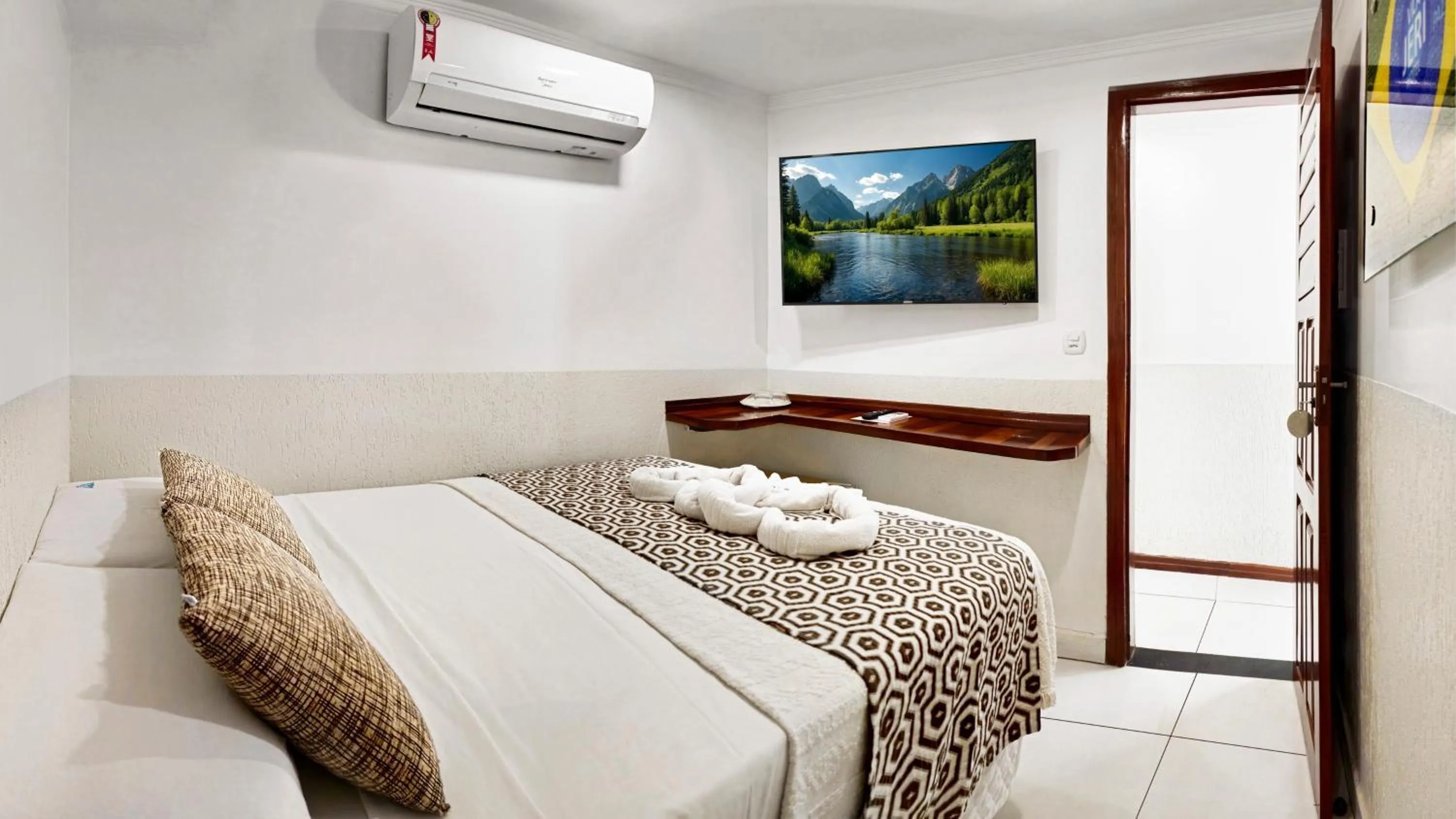 Bedroom, Bed in Vila Jeri Hotel