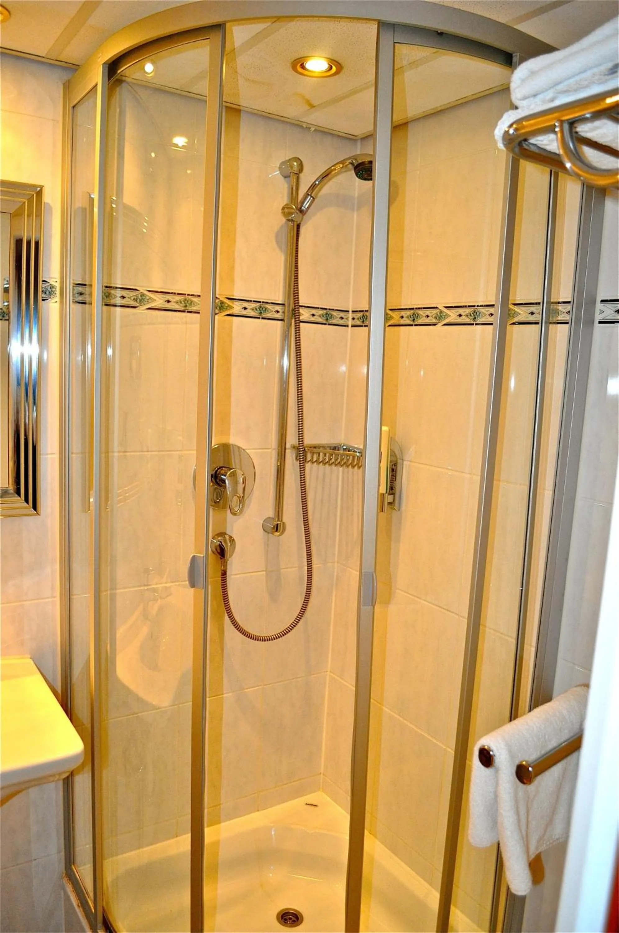 Shower in Savoy Hotel