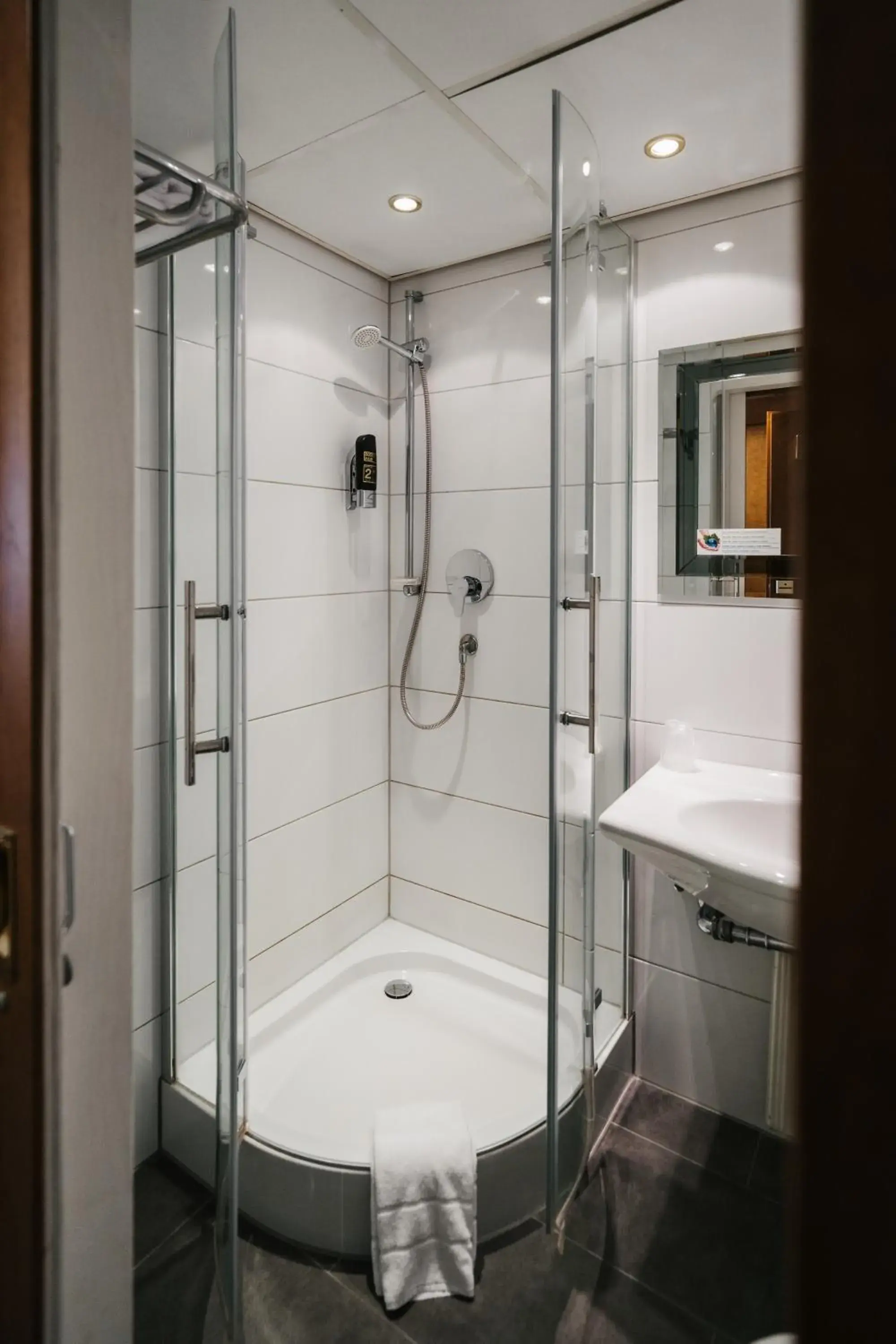 Shower in Savoy Hotel Shower in Savoy Hotel