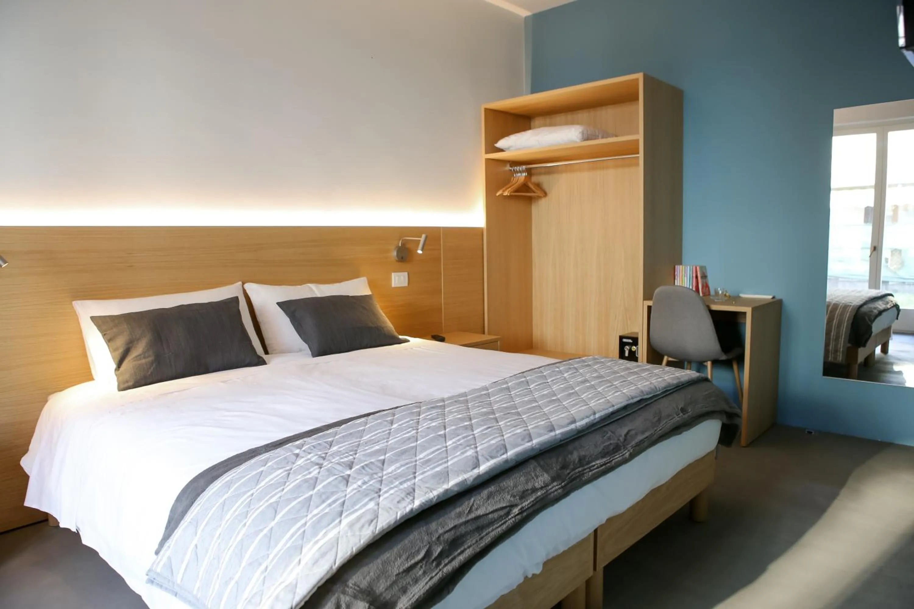 Photo of the whole room, Bed in Bed and Bike Verona