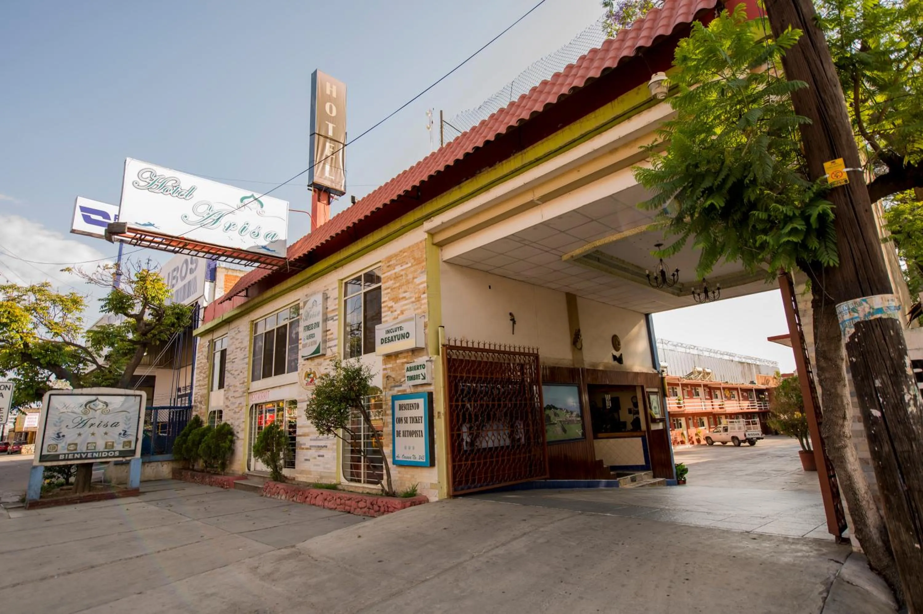 Facade/entrance in Arisa