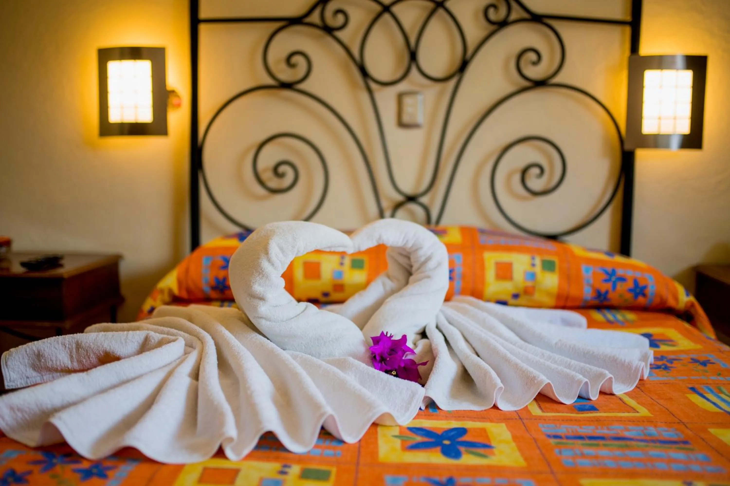 Bedroom, Bed in Arisa