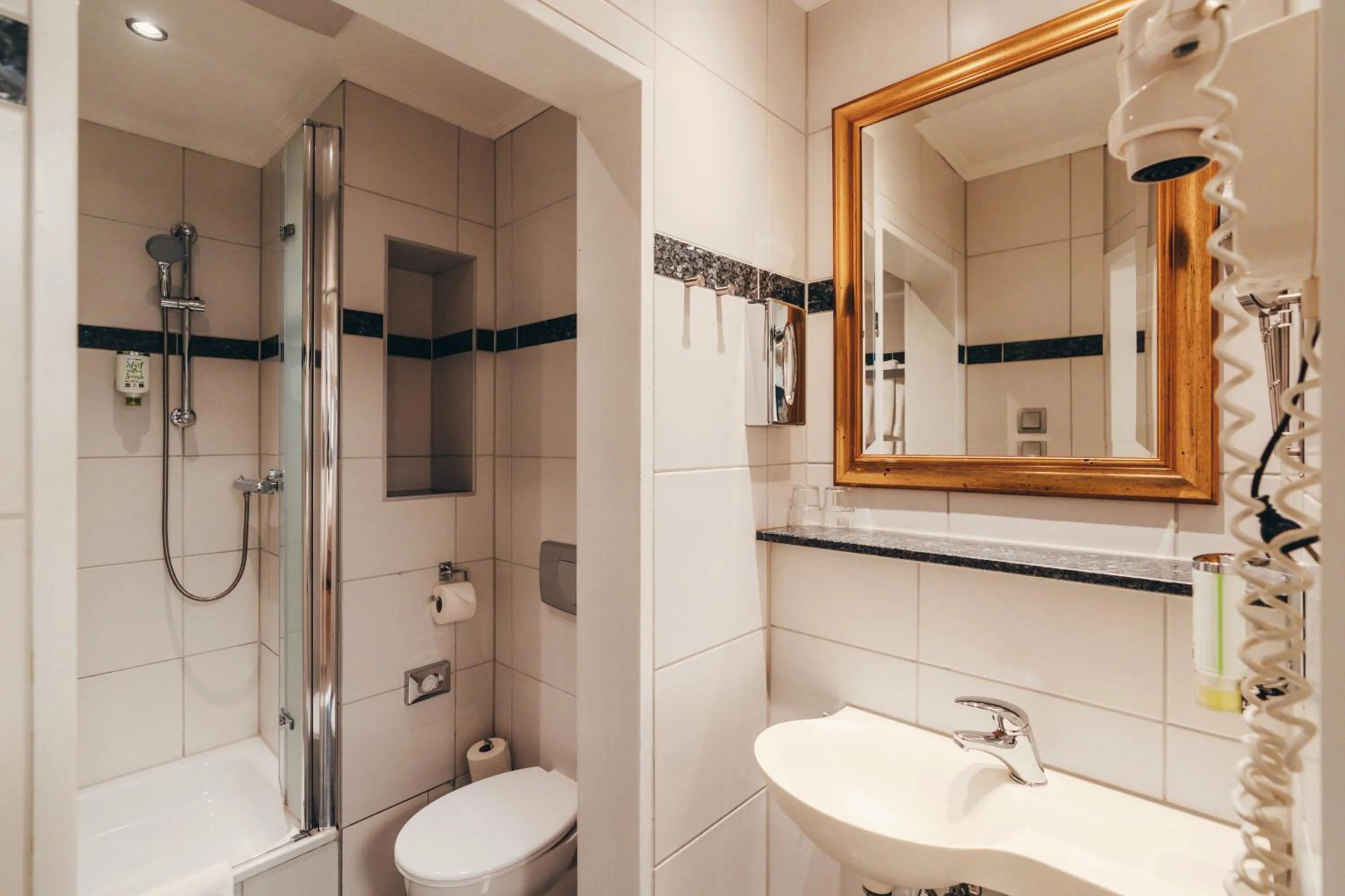 Toilet in Boutique Hotel Düsseldorf Berial