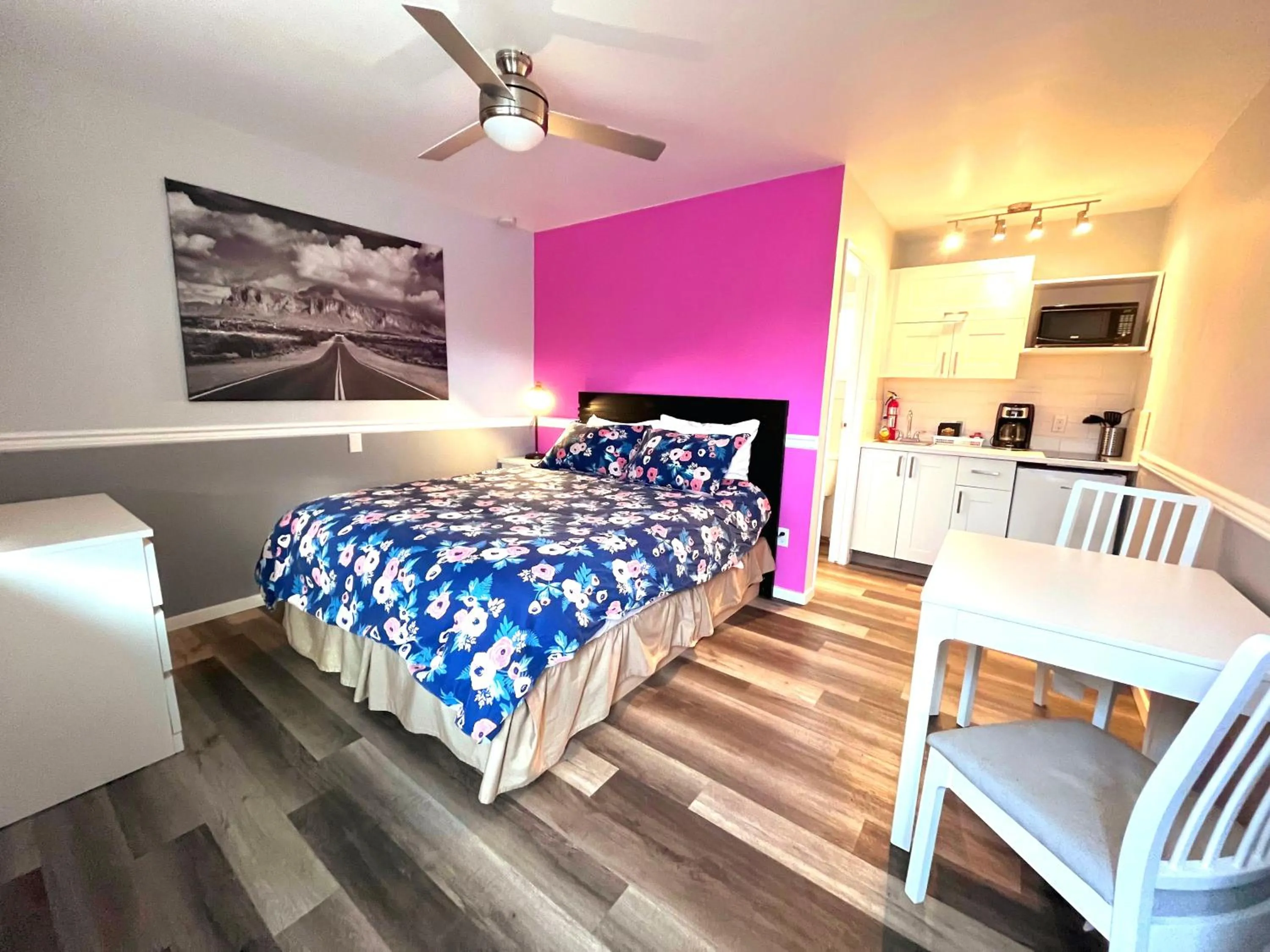 Photo of the whole room, Bed in The Orchard at Oliver