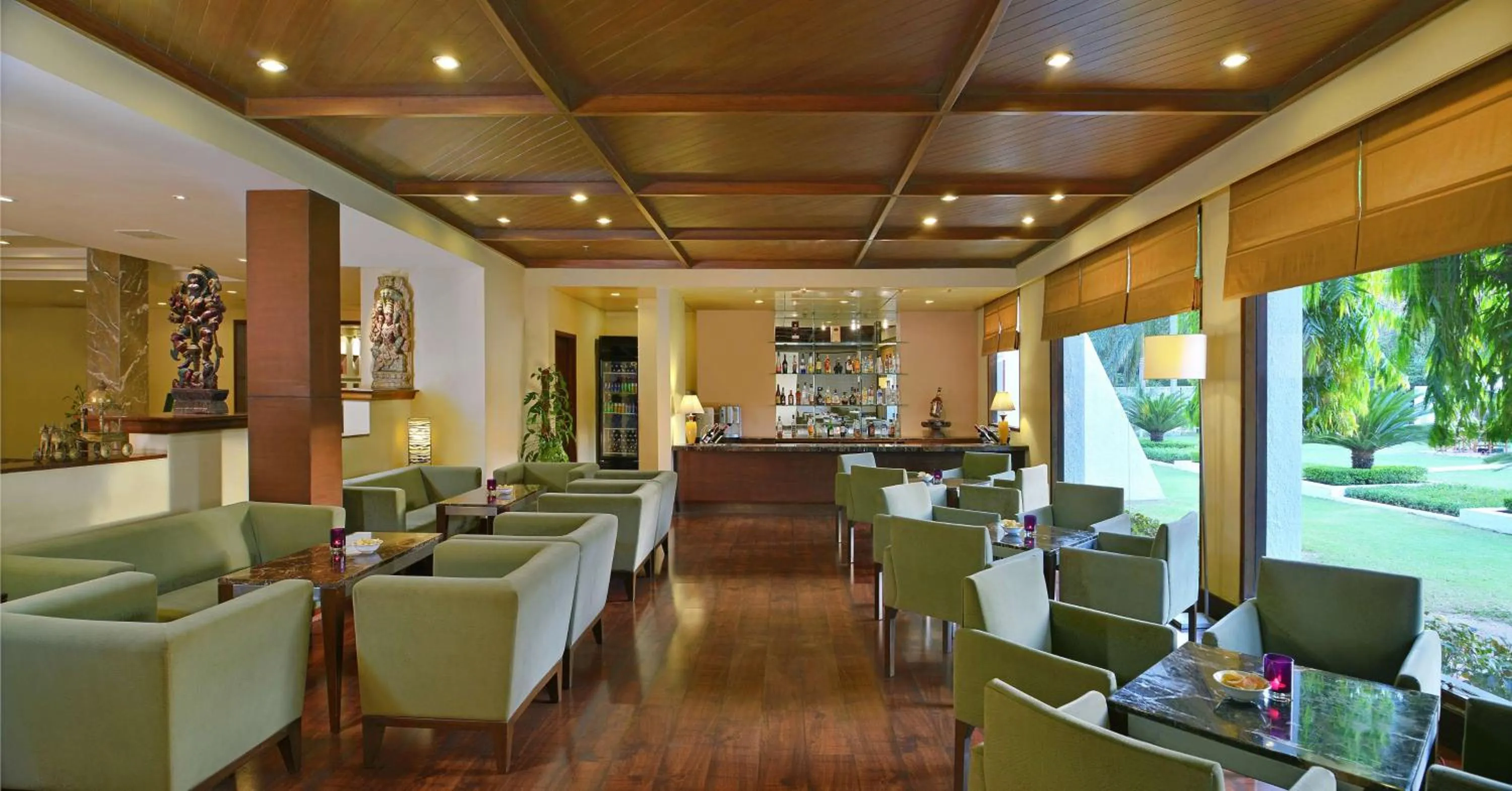 Lounge or bar in Radisson Jass Hotel, Khajuraho