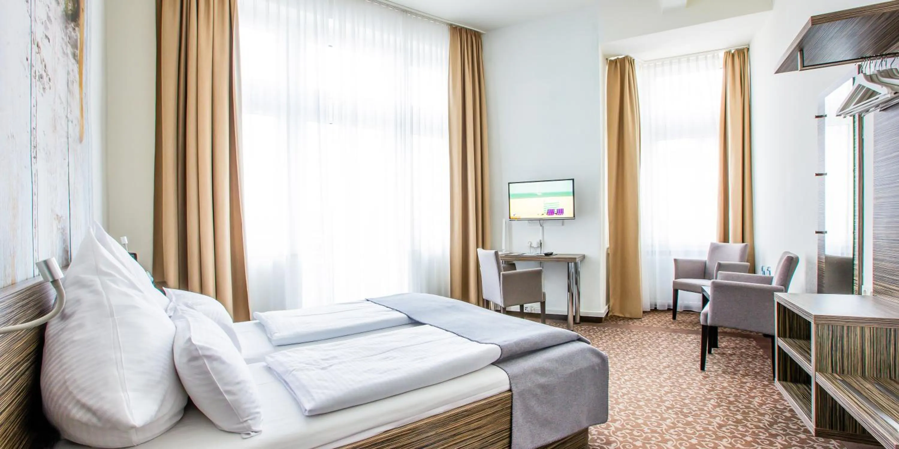 Photo of the whole room, Bed in Hotel Das Kronprinz