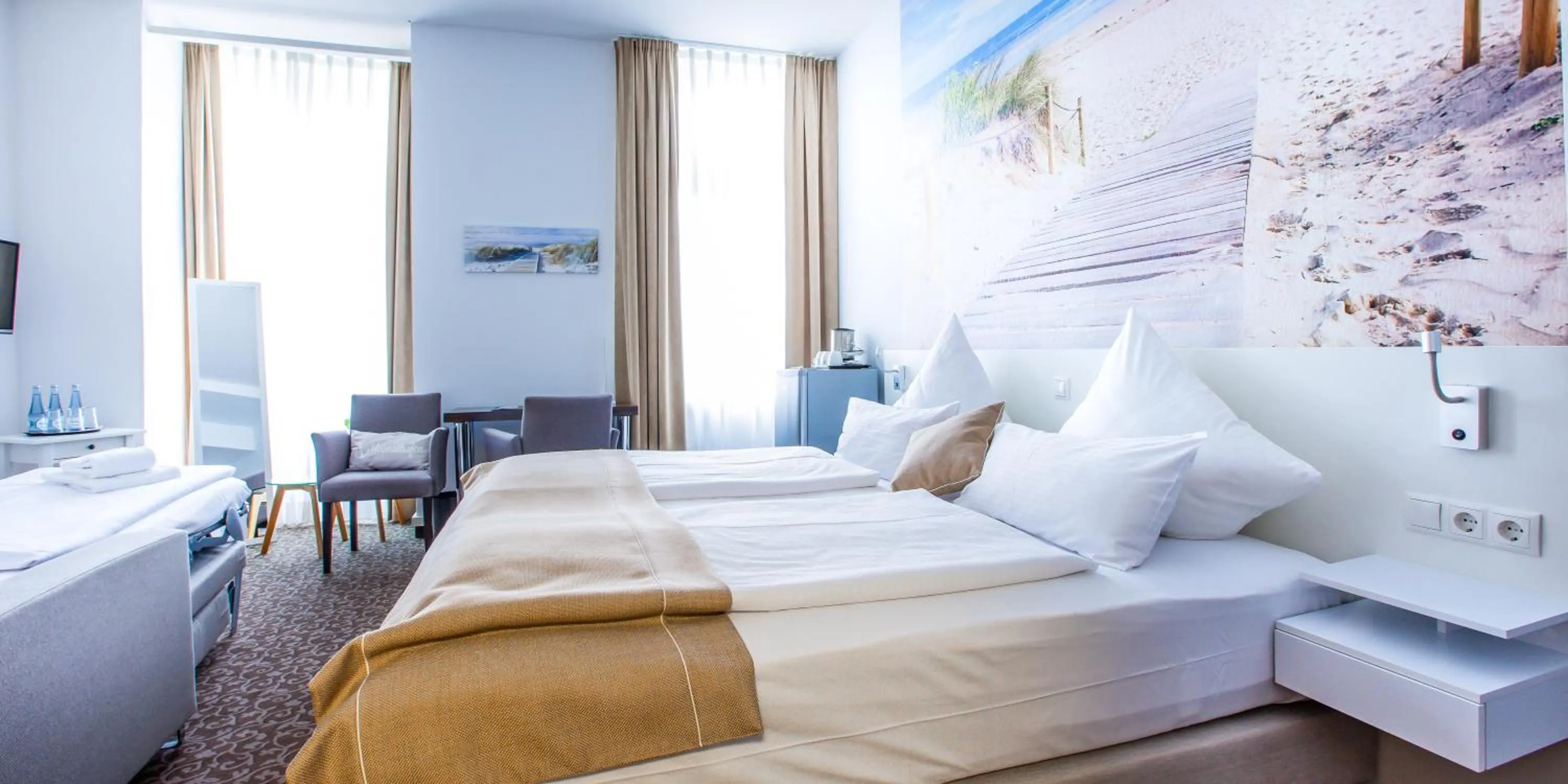 Photo of the whole room, Bed in Hotel Das Kronprinz