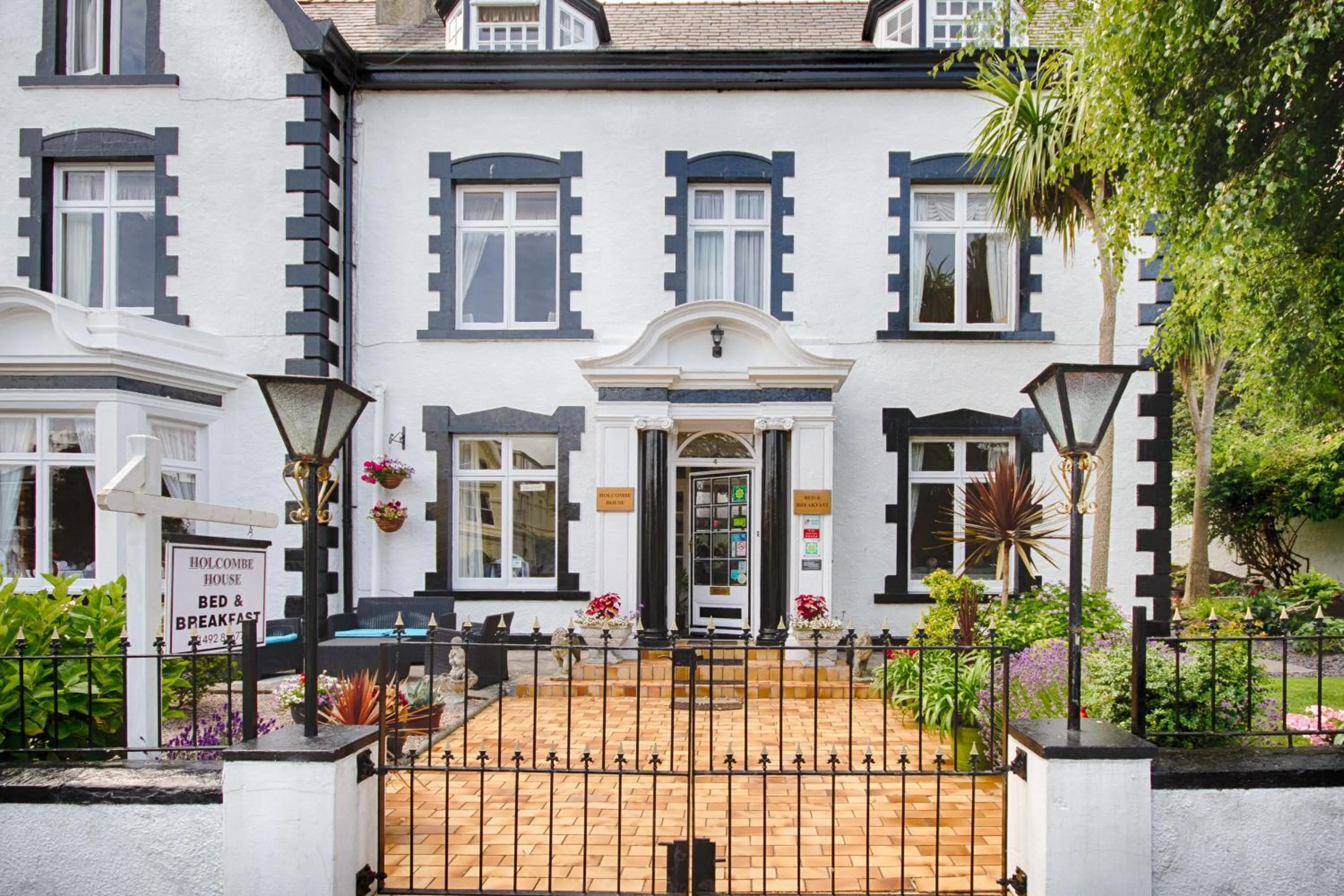 Holcombe House Guest House