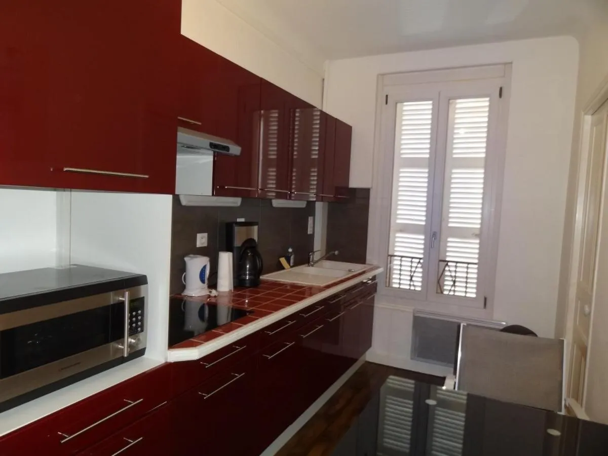 Kitchen or kitchenette in ApartHotel François 1er - 16ème