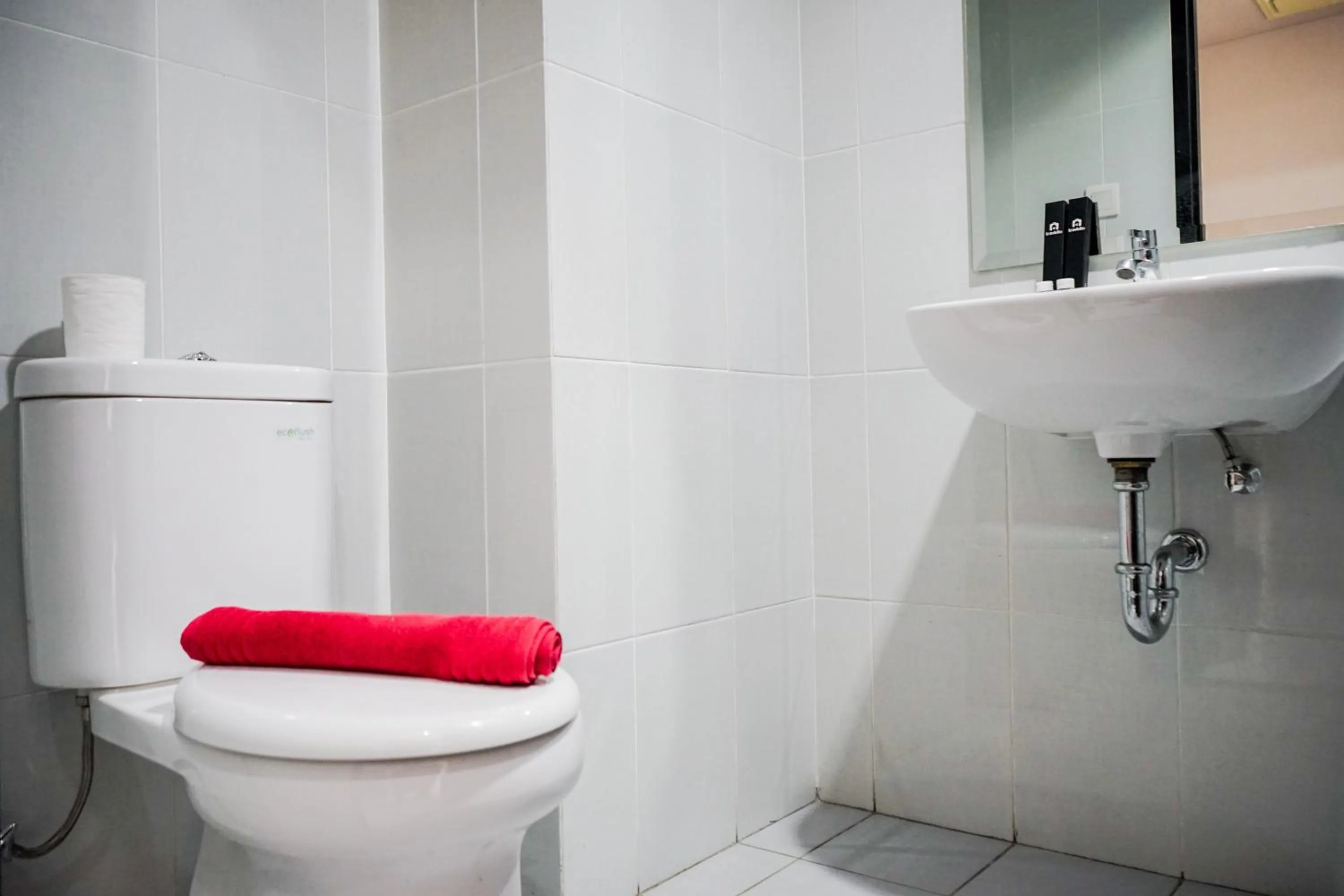 Bathroom in Cozy Minimalist Studio at Casa de Parco Apartment By Travelio