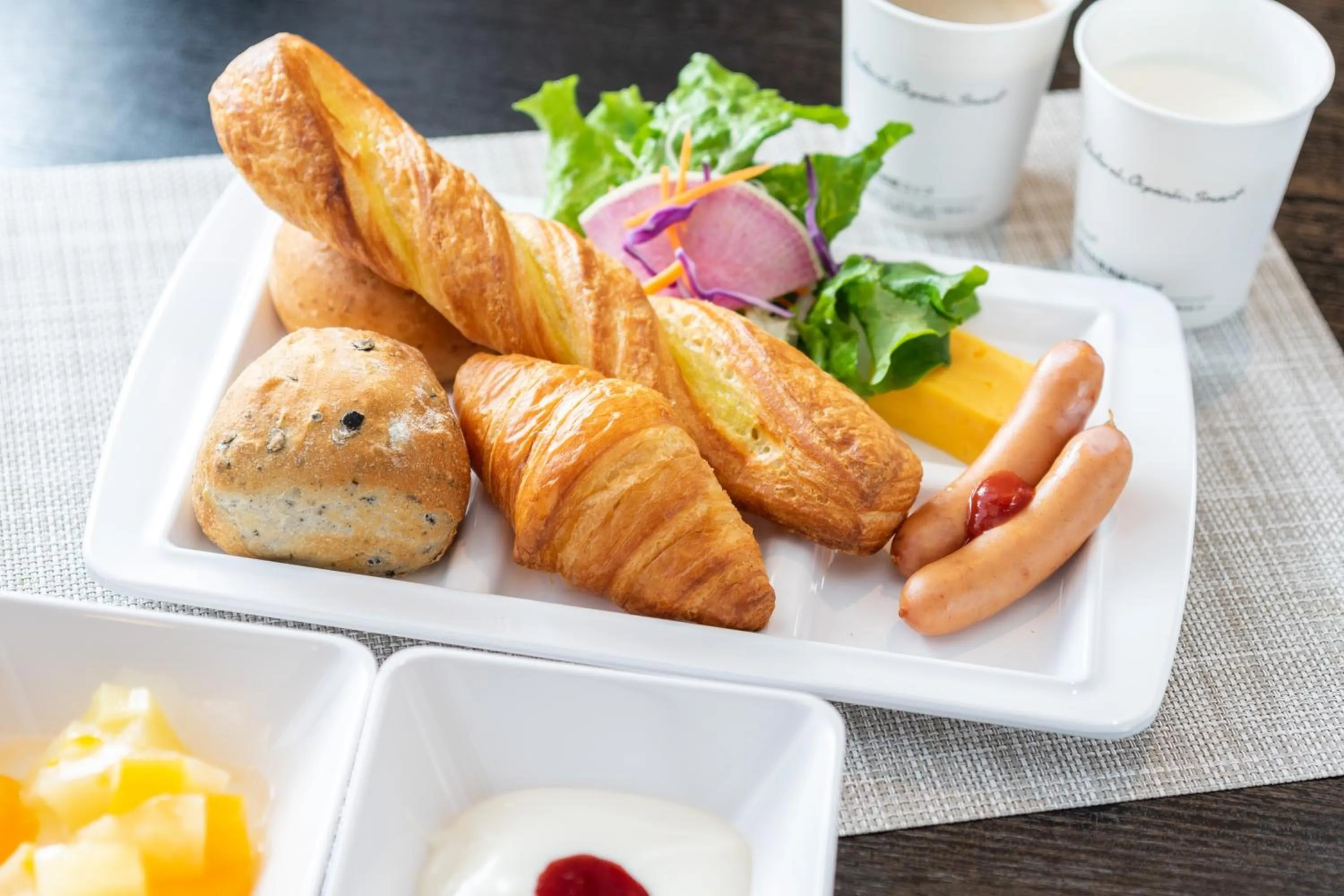 Food and drinks in Super Hotel Yahaba Station East Exit