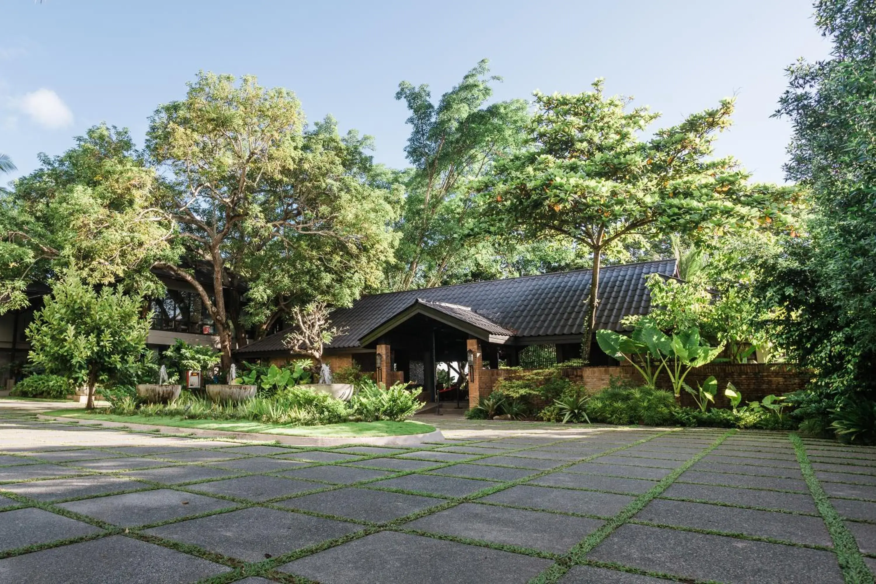 Facade/entrance in The Henry Resort Dumaguete Facade/entrance in The Henry Resort Dumaguete