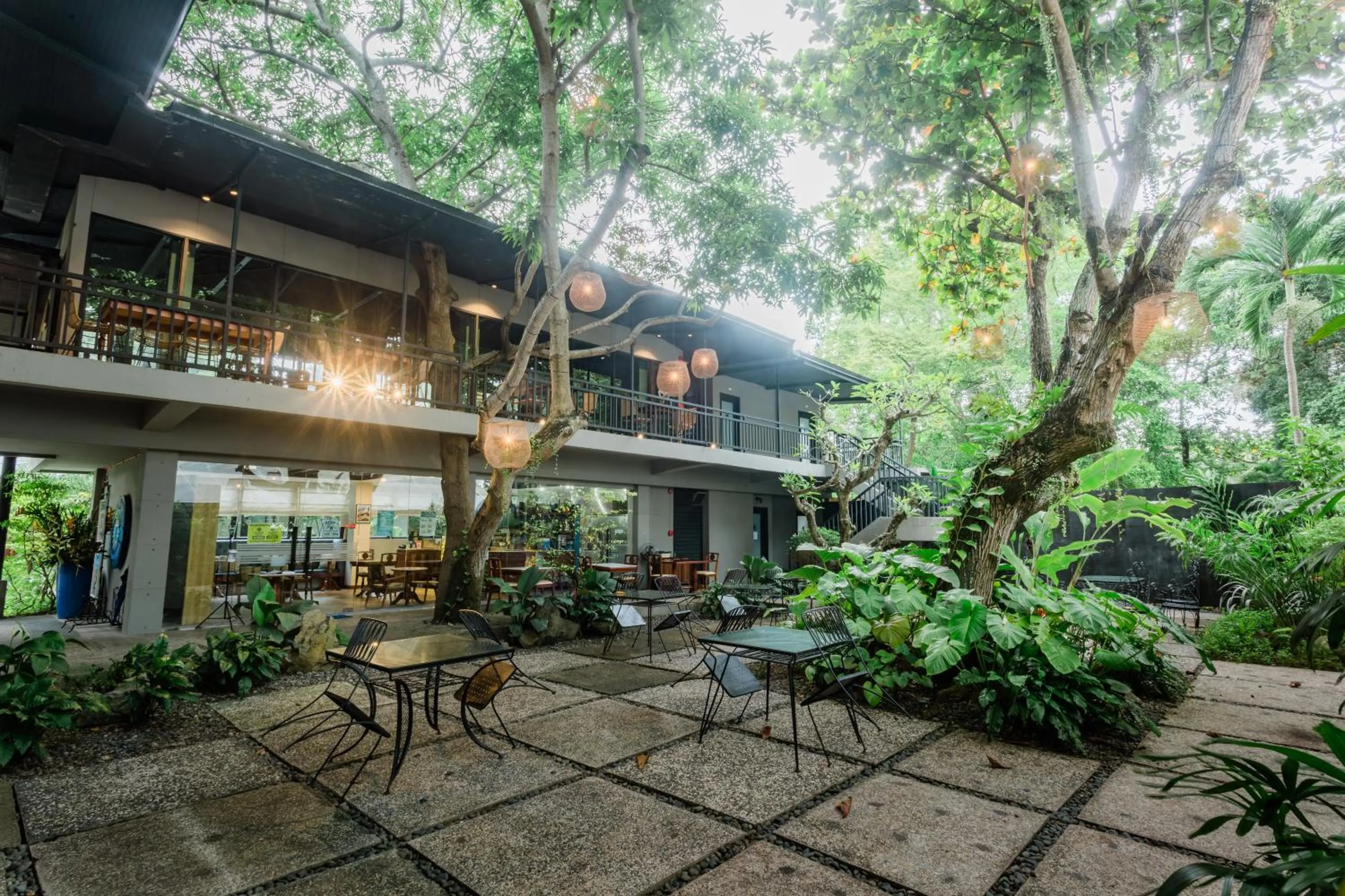 Restaurant/places to eat in The Henry Resort Dumaguete