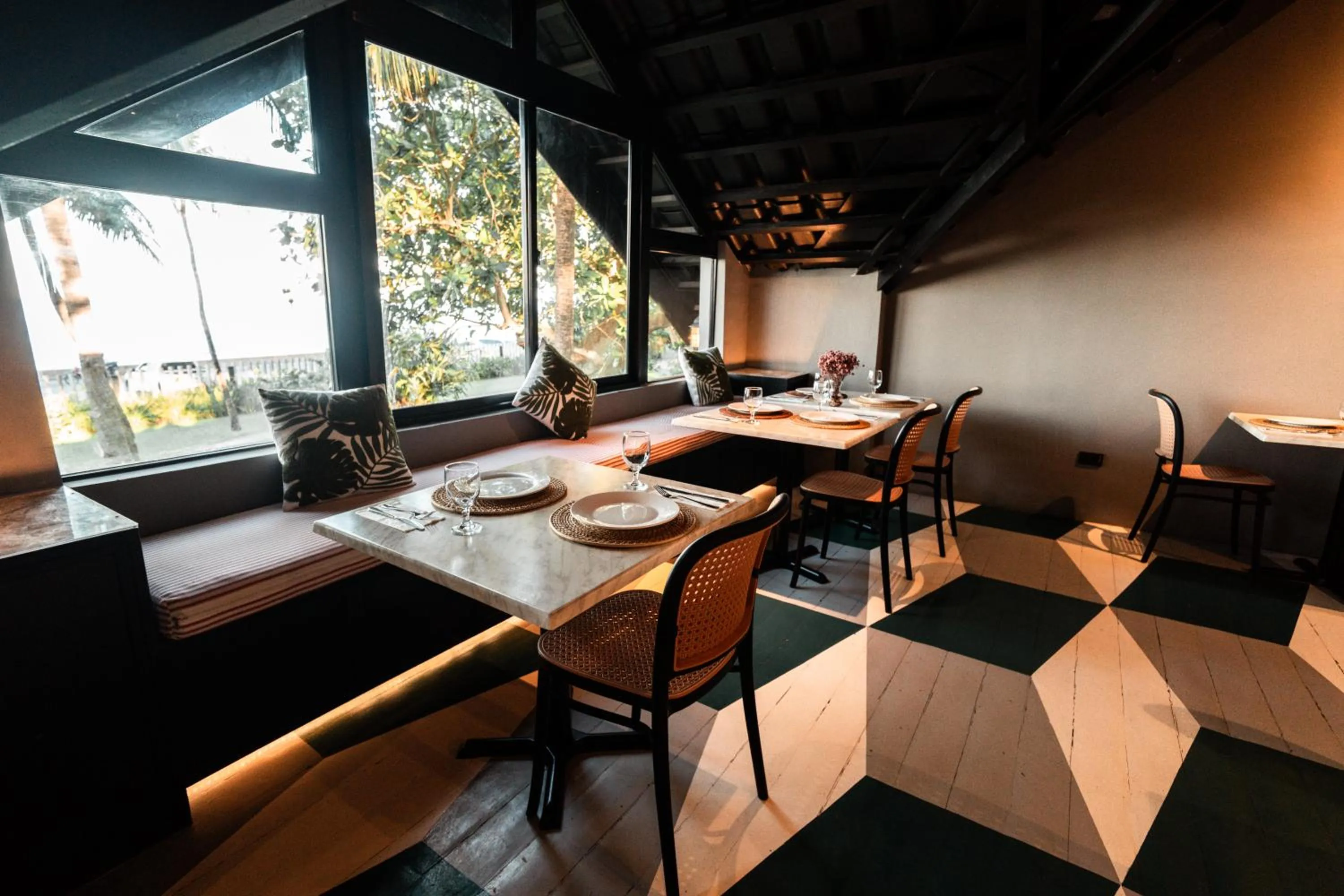 Restaurant/places to eat in The Henry Resort Dumaguete