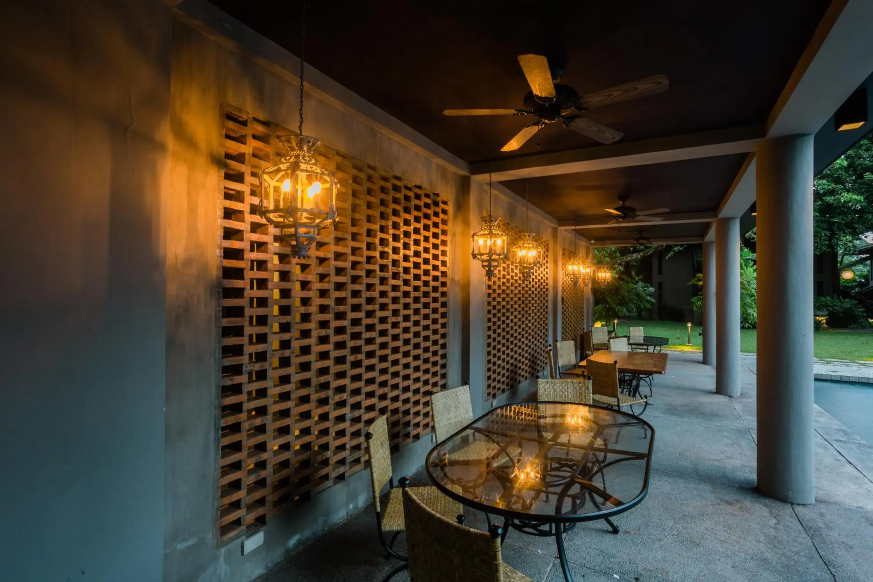 Lounge or bar in The Henry Resort Dumaguete Lounge or bar in The Henry Resort Dumaguete