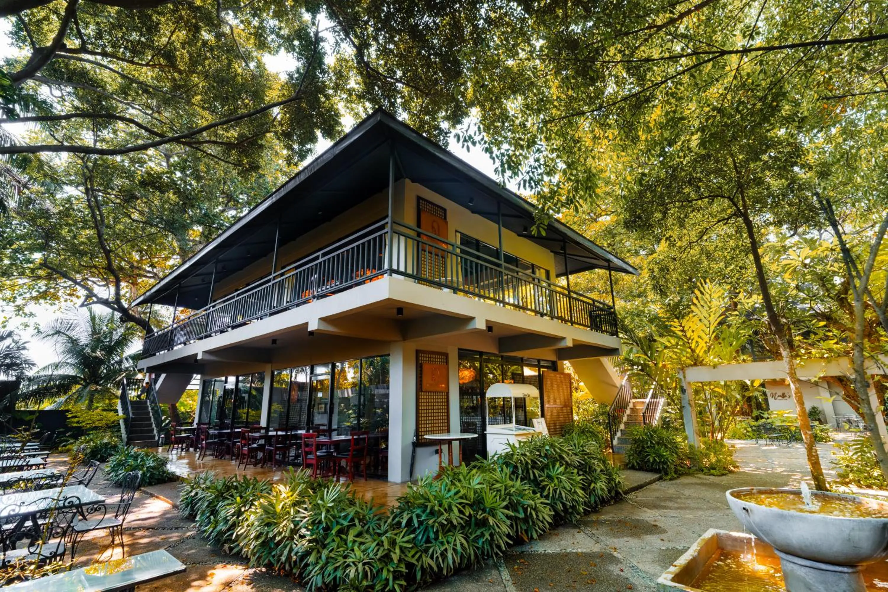 Restaurant/places to eat in The Henry Resort Dumaguete