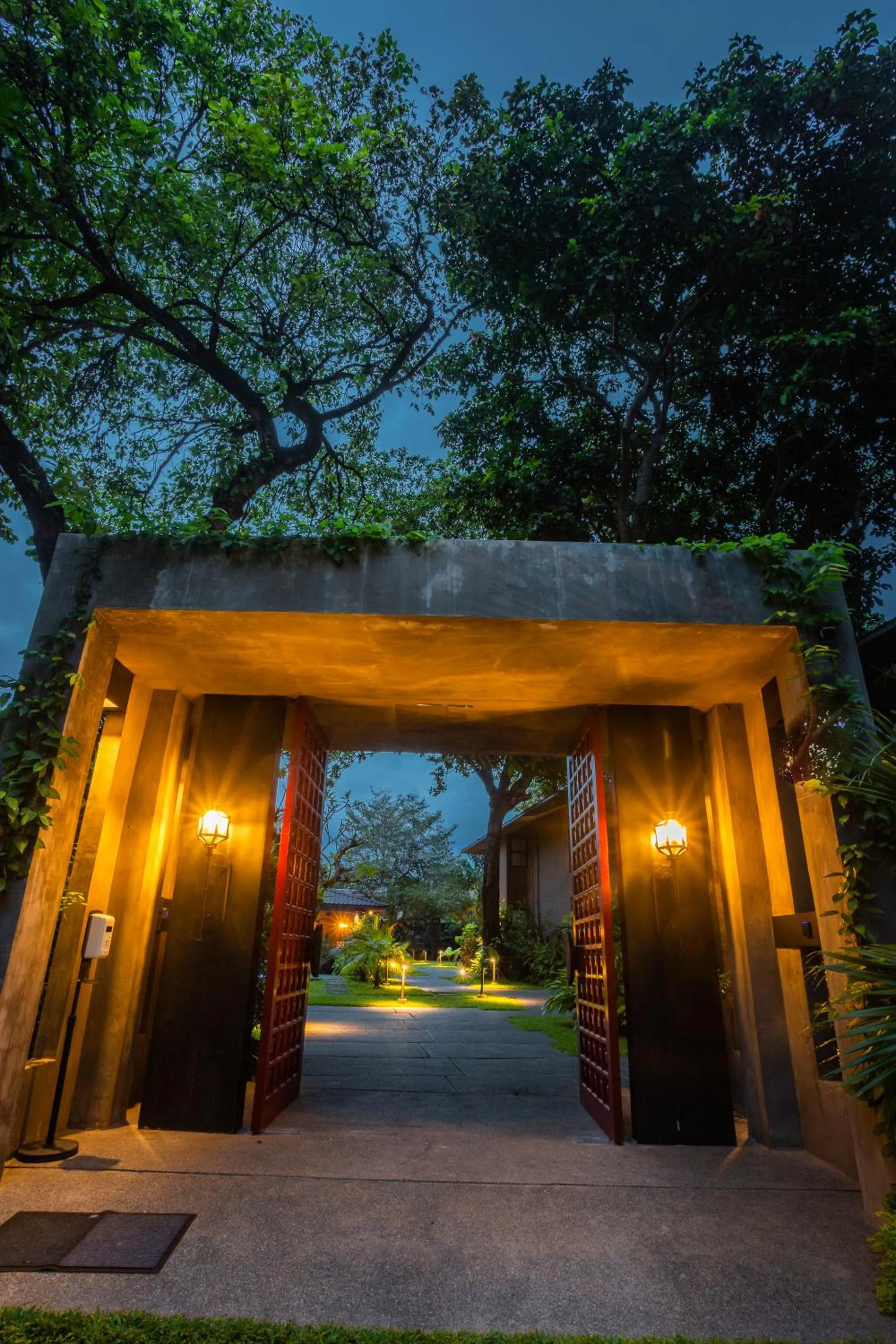 Inner courtyard view in The Henry Resort Dumaguete