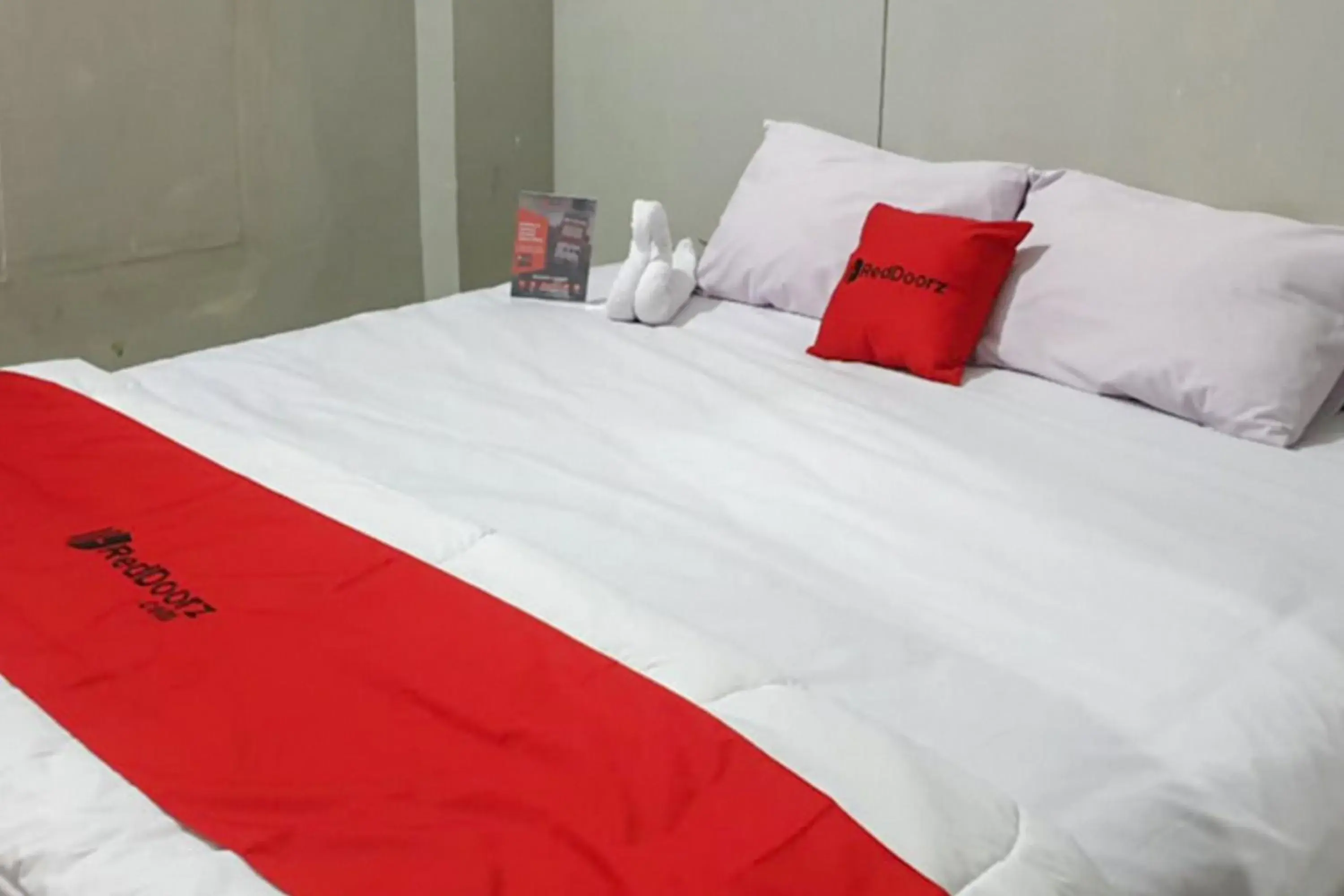 Bed in RedDoorz @ Hotel Yaki Mamuju Bed in RedDoorz @ Hotel Yaki Mamuju