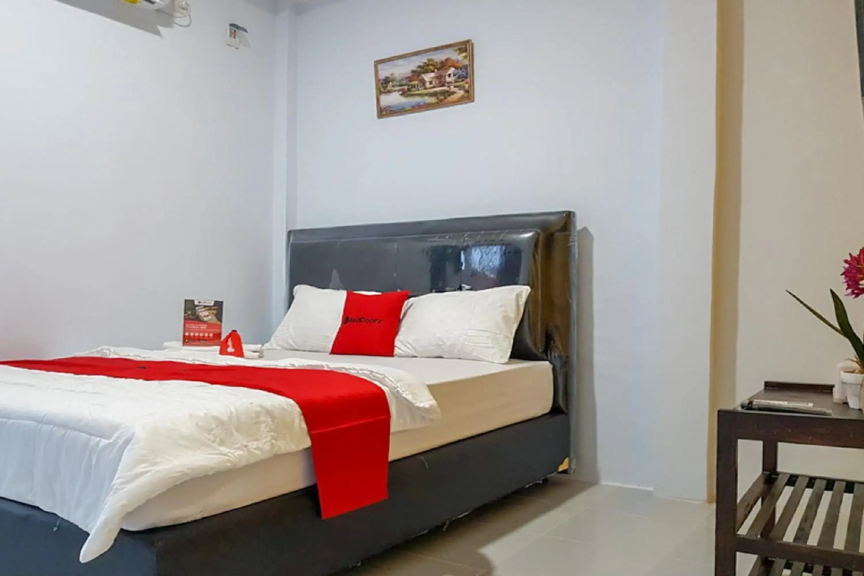 Bedroom, Bed in RedDoorz near RSUD Kota Luwuk Bedroom, Bed in RedDoorz near RSUD Kota Luwuk