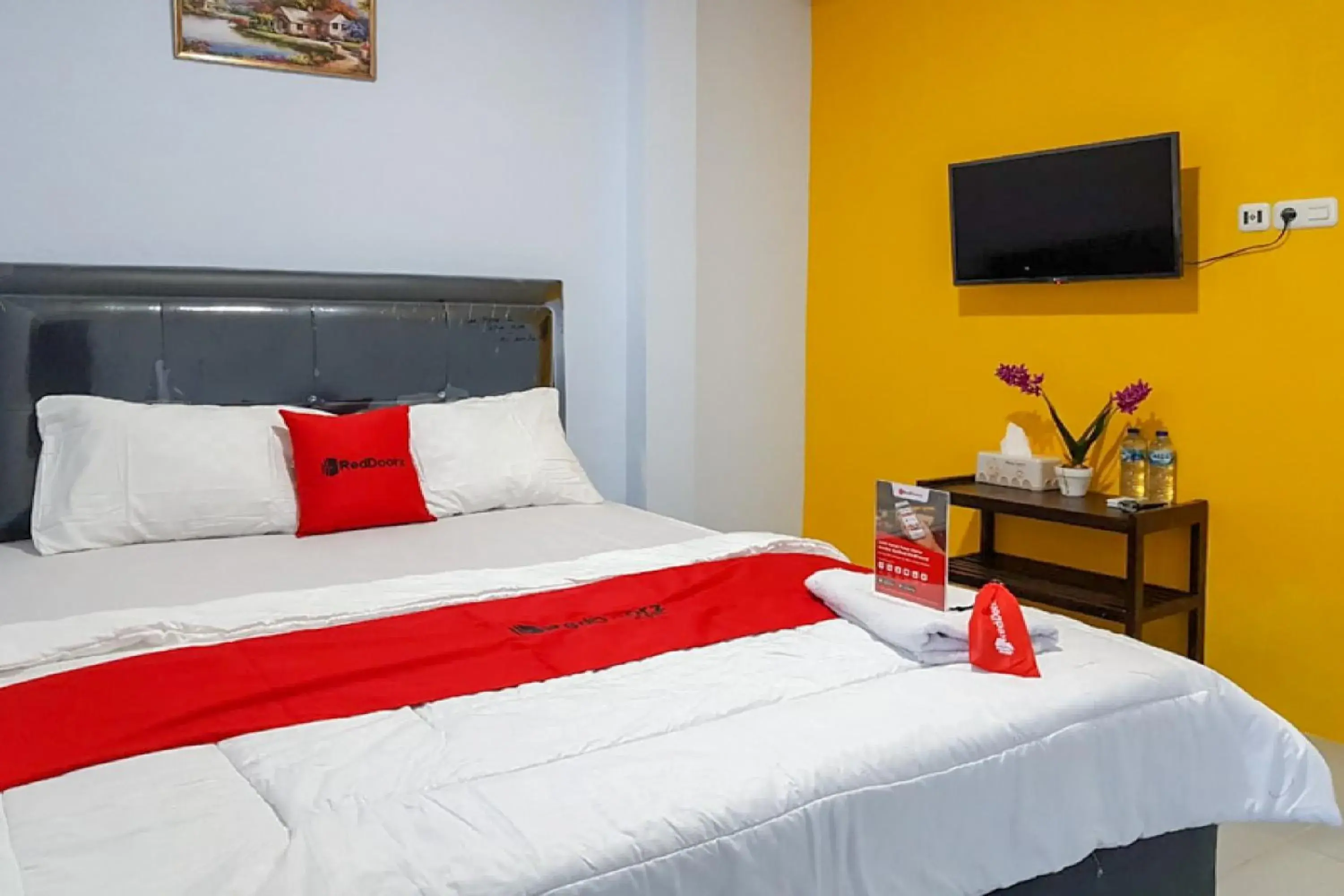 Bedroom, Bed in RedDoorz near RSUD Kota Luwuk Bedroom, Bed in RedDoorz near RSUD Kota Luwuk