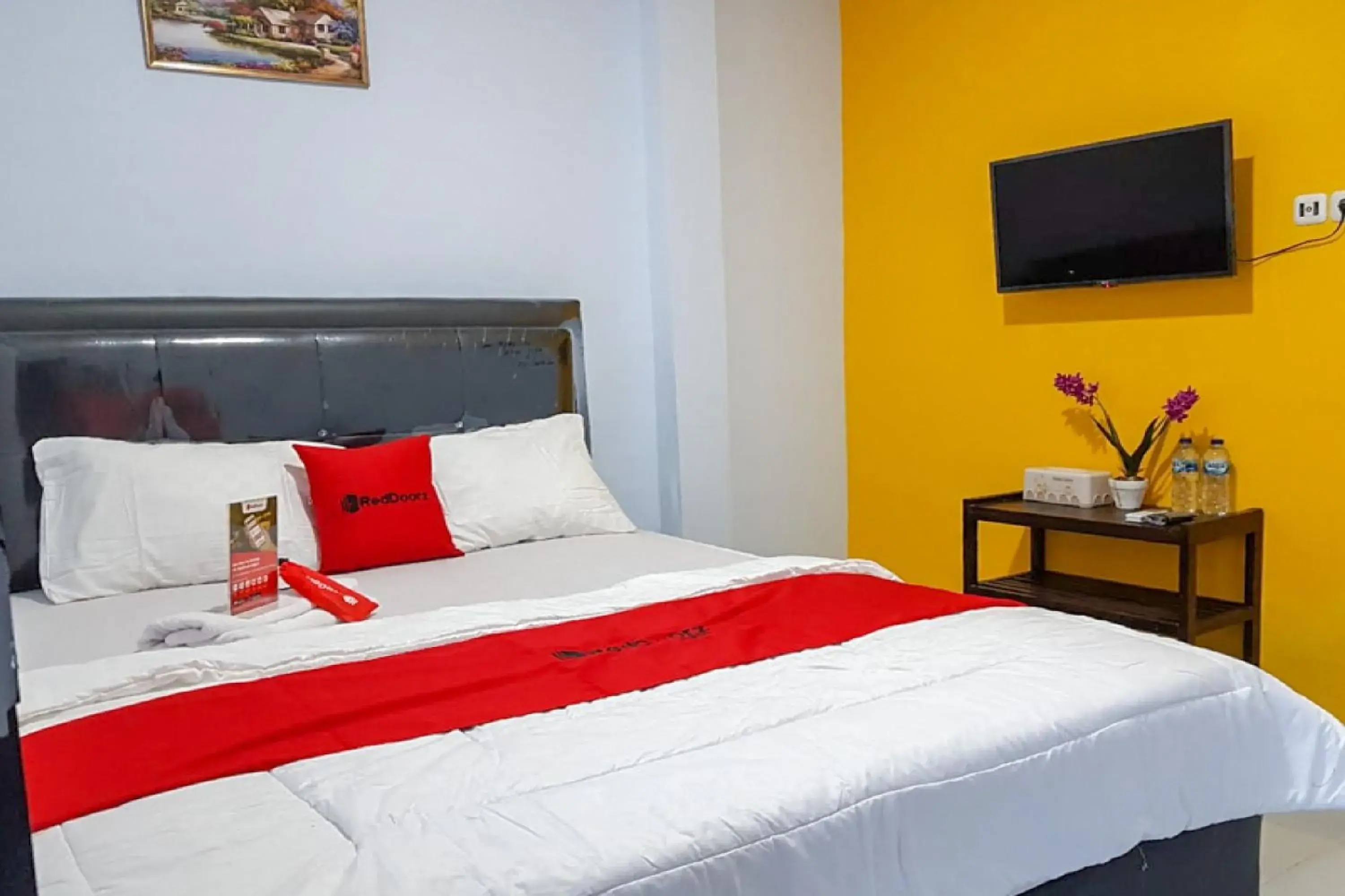 Bedroom, Bed in RedDoorz near RSUD Kota Luwuk Bedroom, Bed in RedDoorz near RSUD Kota Luwuk