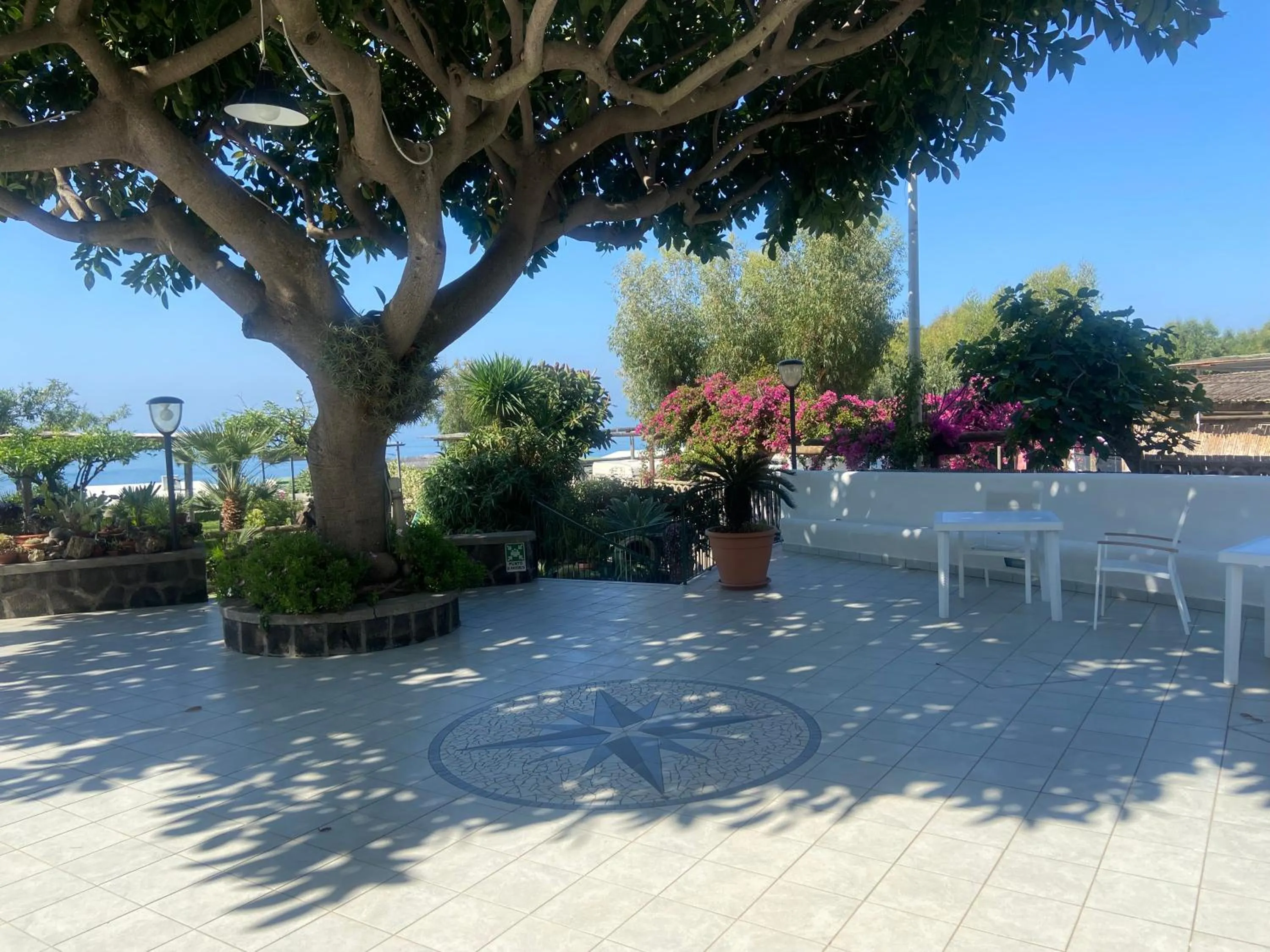 Patio in Hotel Maronti