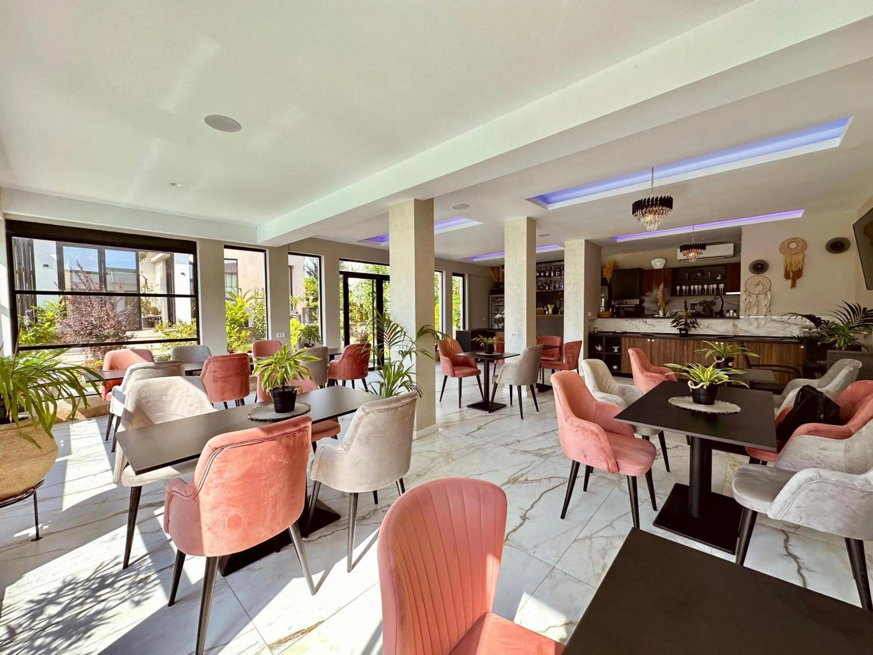 Restaurant/places to eat in Mamaia Moments Villa, Mamaia Nord